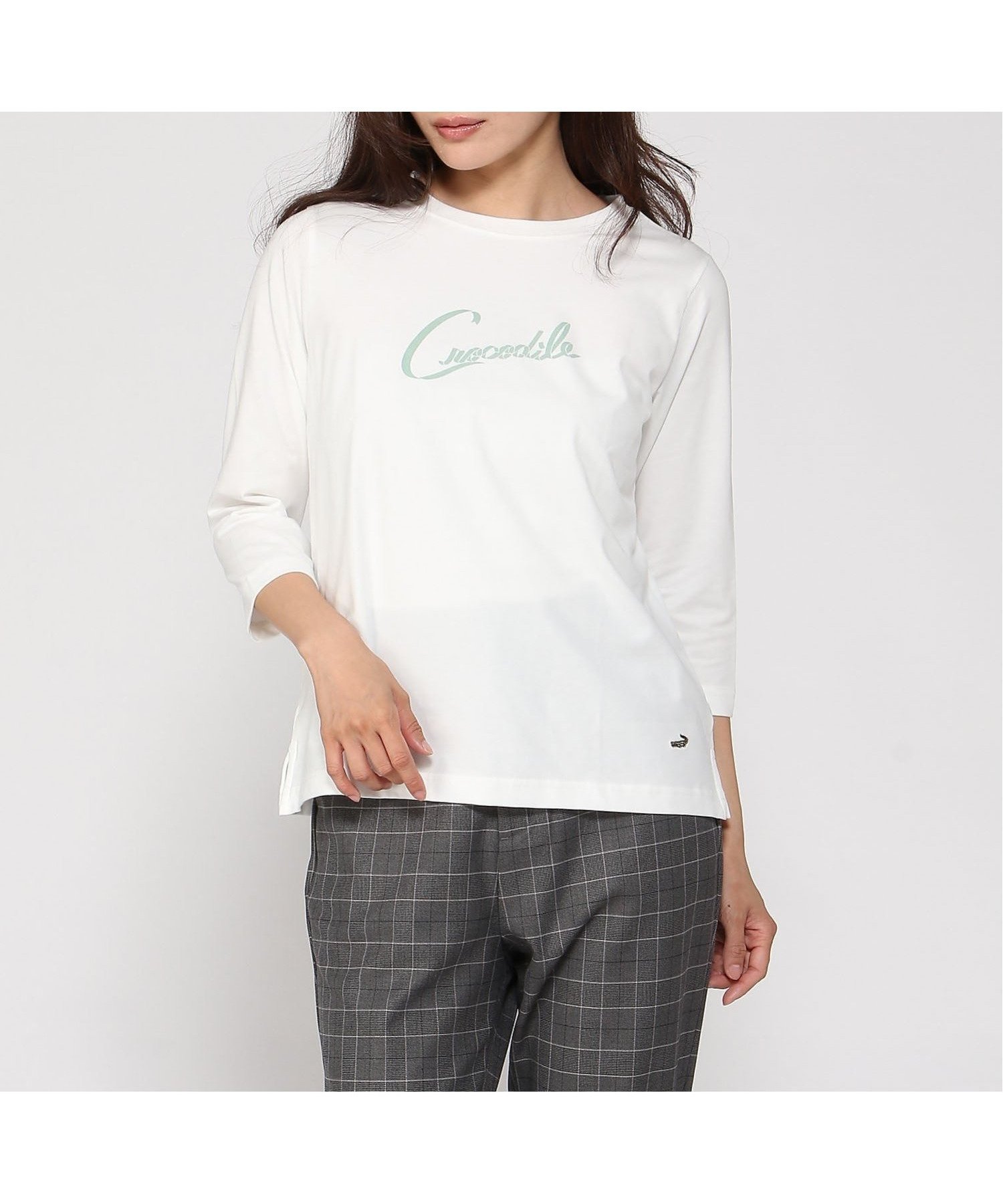 【クロコダイル/CROCODILE】のリボンロゴプリント 七分袖 Tシャツ インテリア・キッズ・メンズ・レディースファッション・服の通販 founy(ファニー) 　ファッション　Fashion　レディースファッション　Fashion for Women　トップス・カットソー　Cut & Sew Tops　シャツ・ブラウス・オフィスカジュアル　Elegant Blouses & Button-Ups　ロングTシャツ・Tシャツ　Longline T-Shirts & Tees　ホワイト|ID: prp329100004697199 ipo3291000000033920094