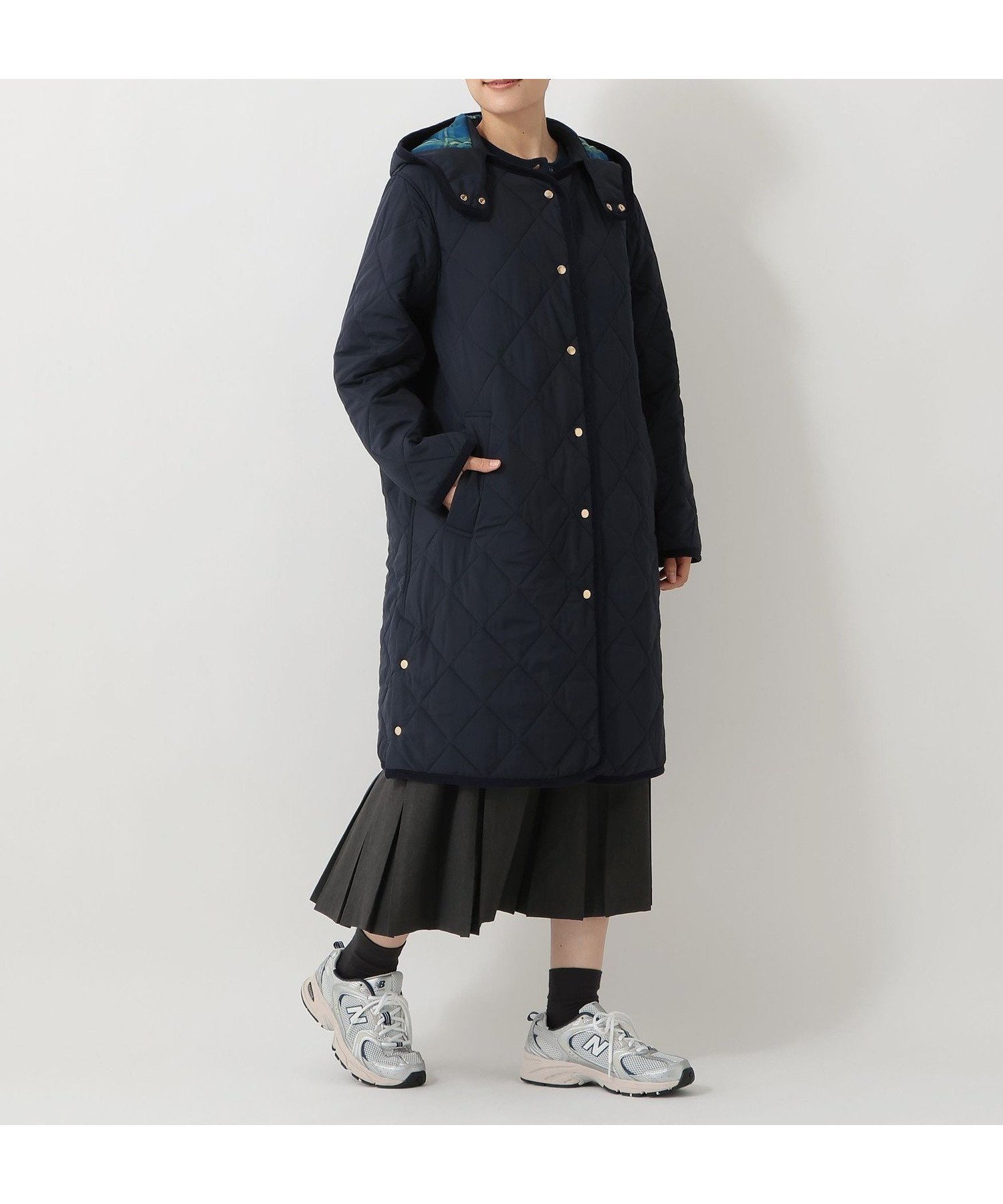 【アフタヌーンティー リビング/Afternoon Tea LIVING】のタータンチェック柄フード付きキルトロングコート/Afternoon Tea Original Tartans インテリア・キッズ・メンズ・レディースファッション・服の通販 founy(ファニー) 　ファッション　Fashion　レディースファッション　Fashion for Women　アウター　Coat / Outerwear Collection　コート・ロングコート・ピーコート　Long Coats, Peacoats & More　キルト　Quilt, Quilted Fabric　シンプル　Simple, Minimal　チェック　Check, Plaid, Tartan　防寒　Cold Protection, Winter-Ready　無地　Plain, Solid Color　ロング　Long, Long-Length　ネイビー|ID: prp329100004697221 ipo3291000000033920214