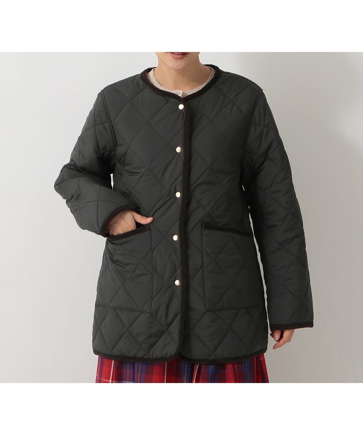 【アフタヌーンティー リビング/Afternoon Tea LIVING】のタータンチェック柄フード付きキルトジャケット/Afternoon Tea Original Tartans インテリア・キッズ・メンズ・レディースファッション・服の通販 founy(ファニー) 　ファッション　Fashion　レディースファッション　Fashion for Women　アウター　Coat / Outerwear Collection　レディースジャケット・軽アウター　Jackets　キルト　Quilt, Quilted Fabric　シンプル　Simple, Minimal　ジャケット　Jacket, Outerwear　チェック　Check, Plaid, Tartan　バランス　Balance, Style Balance　防寒　Cold Protection, Winter-Ready　無地　Plain, Solid Color　ブラック|ID: prp329100004697223 ipo3291000000034285354
