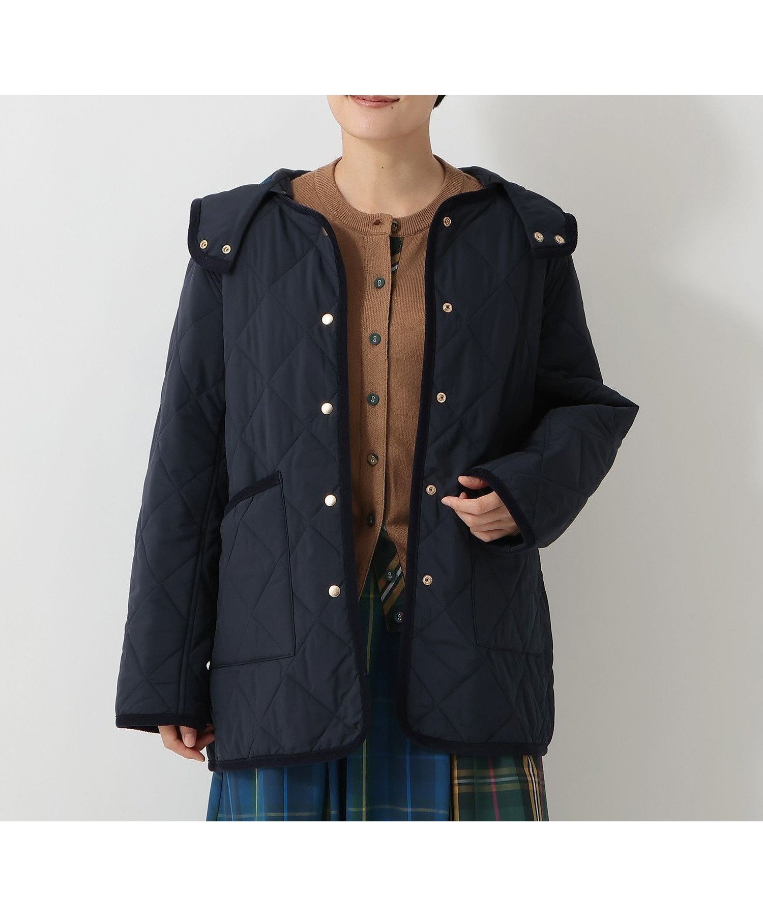 【アフタヌーンティー リビング/Afternoon Tea LIVING】のタータンチェック柄フード付きキルトジャケット/Afternoon Tea Original Tartans インテリア・キッズ・メンズ・レディースファッション・服の通販 founy(ファニー) 　ファッション　Fashion　レディースファッション　Fashion for Women　アウター　Coat / Outerwear Collection　レディースジャケット・軽アウター　Jackets　キルト　Quilt, Quilted Fabric　シンプル　Simple, Minimal　ジャケット　Jacket, Outerwear　チェック　Check, Plaid, Tartan　バランス　Balance, Style Balance　防寒　Cold Protection, Winter-Ready　無地　Plain, Solid Color　ネイビー|ID: prp329100004697223 ipo3291000000034285357