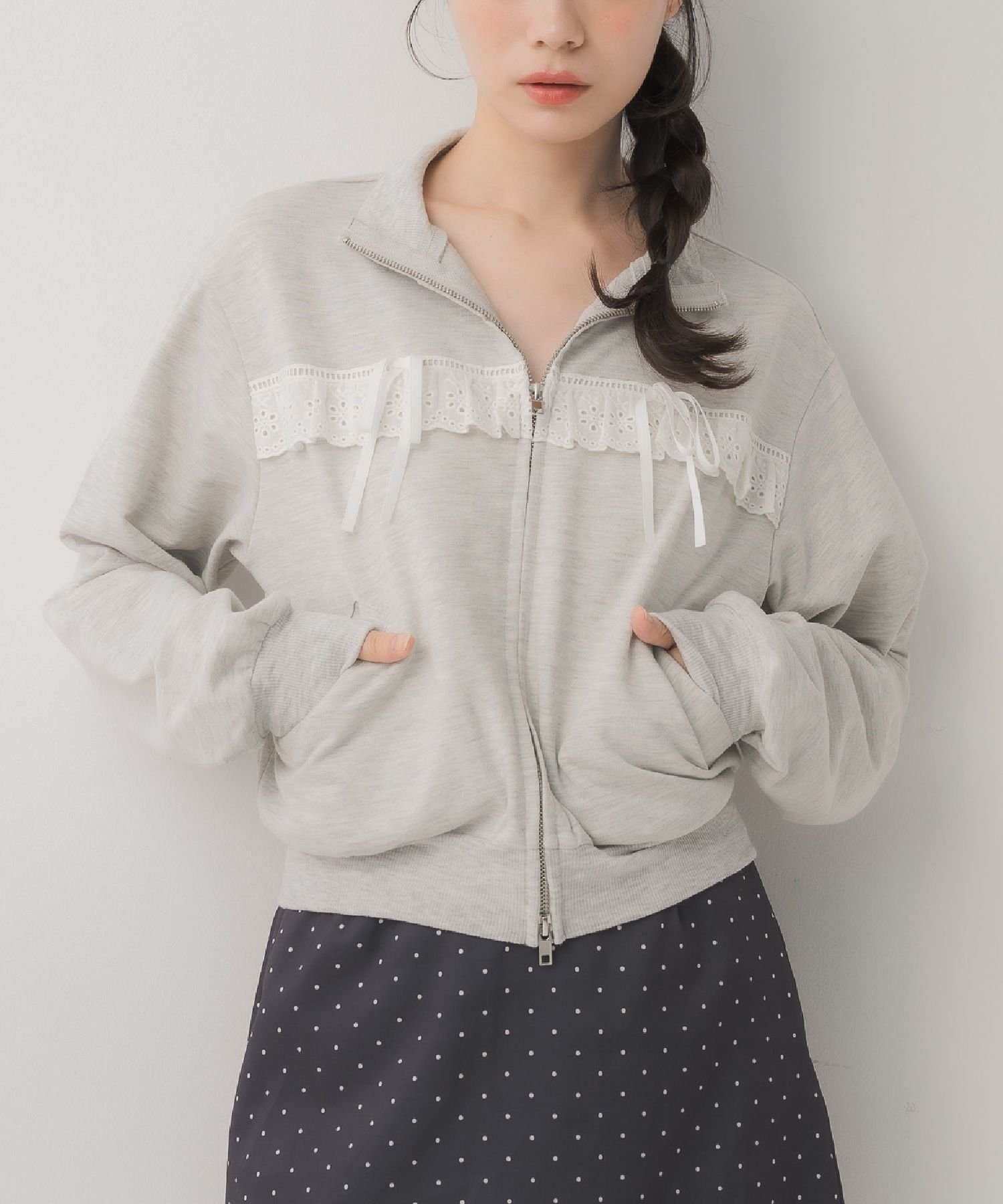 【レトロガール/RETRO GIRL】のレース リボンつきトラックJK インテリア・キッズ・メンズ・レディースファッション・服の通販 founy(ファニー) 　ファッション　Fashion　レディースファッション　Fashion for Women　おすすめ　Recommended / Our Picks　ジャケット　Jacket, Outerwear　スポーツ　Sports, Activewear　プリーツ　Pleats, Pleated　リボン　Ribbon, Bow　レース　Lace, Lace Fabric　冬　Winter / This Winter　秋　Autumn　ダークグレー|ID: prp329100004697275 ipo3291000000033920531