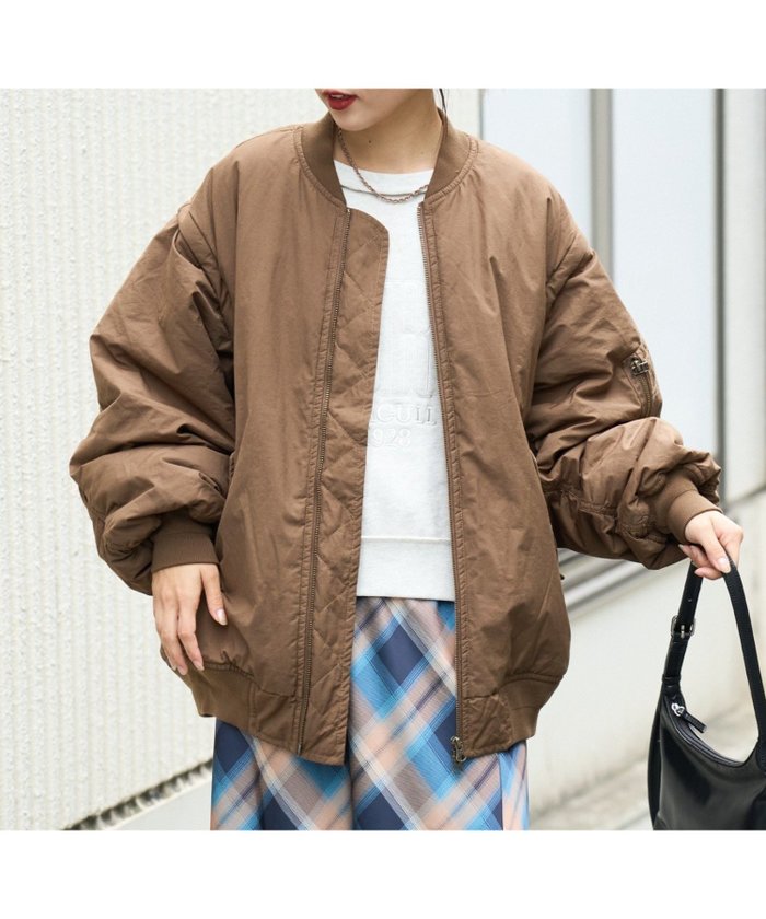 【チャオパニックティピー/CIAOPANIC TYPY】の【トレンドカラーの新色が登場/ユニセックス】2WAYボリュームスリーブMA-1 インテリア・キッズ・メンズ・レディースファッション・服の通販 founy(ファニー) https://founy.com/ ファッション Fashion レディースファッション Fashion for Women アウター Coat / Outerwear Collection MA-1ジャケット MA-1 Bomber Jackets / Flight Jackets トップス・カットソー Cut & Sew Tops ボリューム袖・フリルスリーブブラウス Voluminous & Ruffle Sleeves / Puffy Sleeve Tops ギャザー Gathered, Ruffled 軽量 Lightweight, Ultra Light スリーブ Sleeve, Long Sleeve / Short Sleeve デニム Denim, Jeans Material トレンド Trend, Trending Now フレア Flare, Flared ベスト Vest, Waistcoat ベーシック Basic, Essential ボーダー Border, Stripe ロング Long, Long-Length おすすめ Recommended / Our Picks |ID: prp329100004697381 ipo3291000000034498080