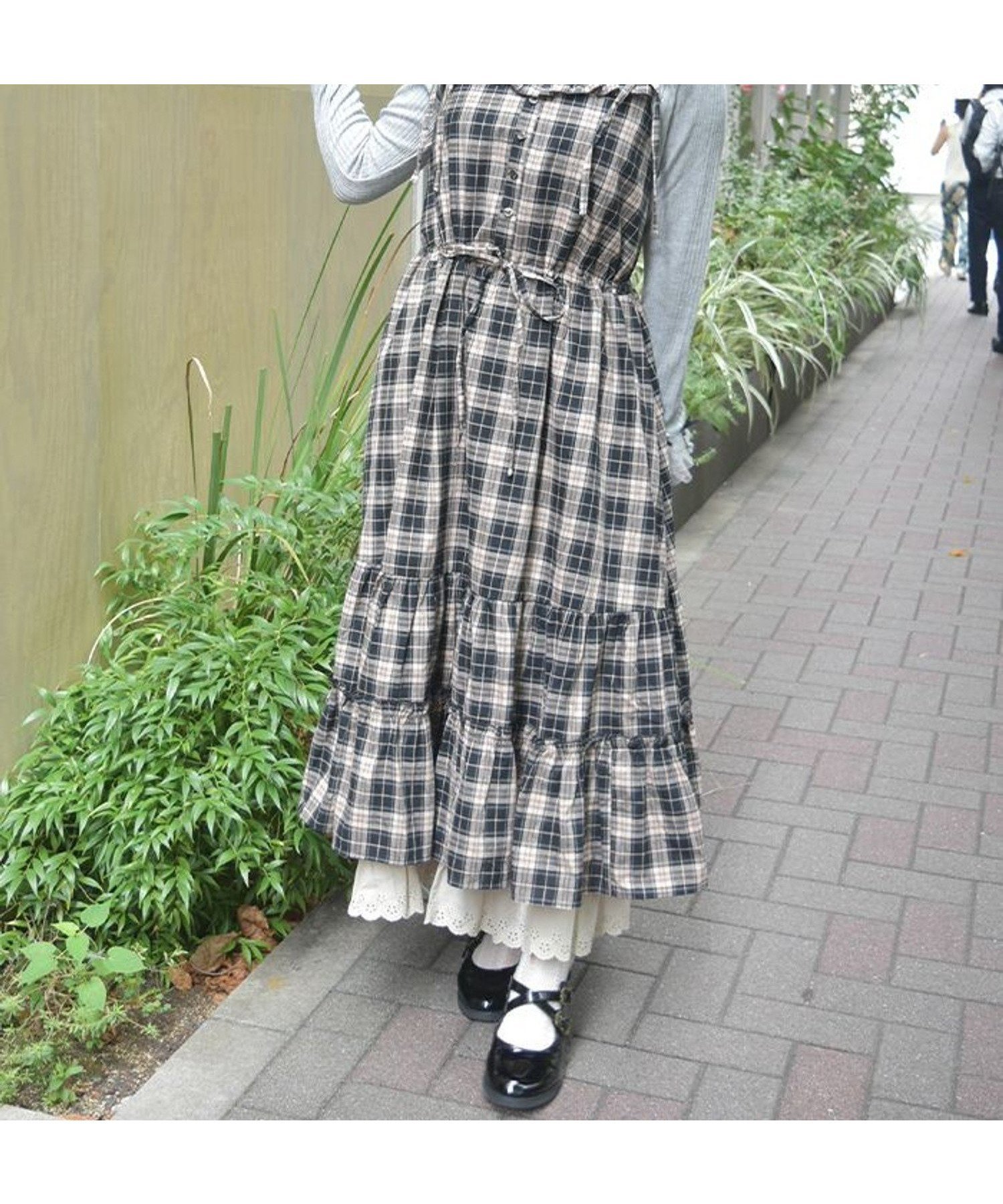 【アクシーズファム/axes femme】のコットンレース使チェックOP インテリア・キッズ・メンズ・レディースファッション・服の通販 founy(ファニー) 　ファッション　Fashion　レディースファッション　Fashion for Women　ワンピース　Dresses　カーディガン　Cardigan, Knitwear　クラシカル　Classical, Vintage-Inspired　ジャケット　Jacket, Outerwear　スニーカー　Sneakers, Trainers　チェック　Check, Plaid, Tartan　トレンド　Trend, Trending Now　フリル　Frill, Ruffle　リボン　Ribbon, Bow　レース　Lace, Lace Fabric　ロマンティック　Romantic, Feminine Style　ロング　Long, Long-Length　エレガント 上品　Elegant　A/W・秋冬　Autumn/Winter　黒|ID: prp329100004697447 ipo3291000000033954323