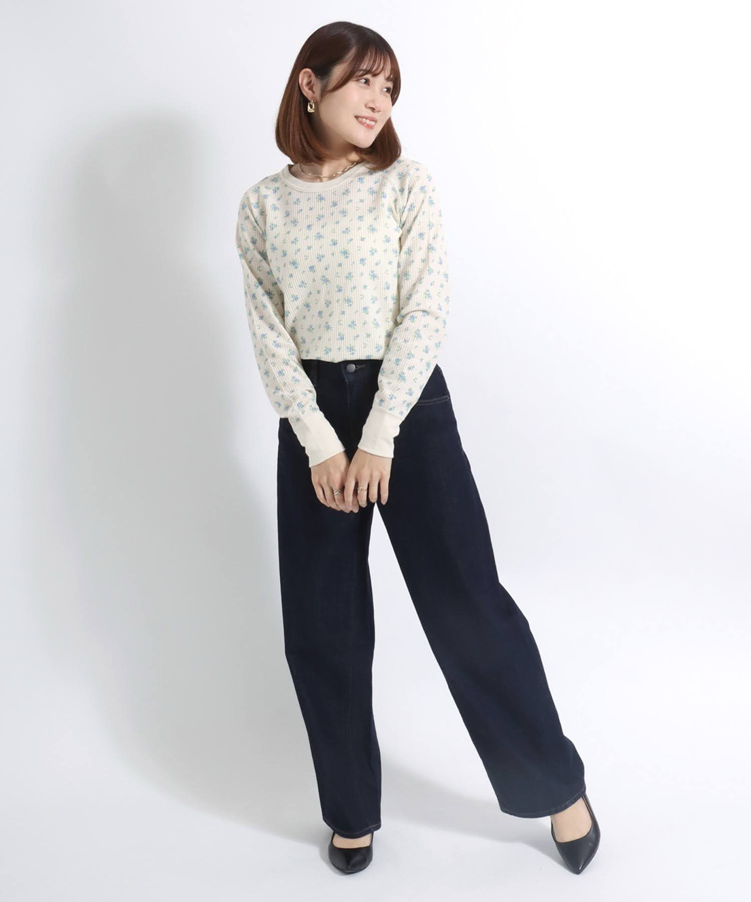 【サロン ハミュー/salong hameu】の花柄 総柄 ワッフル 長袖 Tシャツ レディース サーマル ロンT インテリア・キッズ・メンズ・レディースファッション・服の通販 founy(ファニー) 　ファッション　Fashion　レディースファッション　Fashion for Women　トップス・カットソー　Cut & Sew Tops　シャツ・ブラウス・オフィスカジュアル　Elegant Blouses & Button-Ups　ロングTシャツ・Tシャツ　Longline T-Shirts & Tees　花柄・フラワープリント・モチーフ　Floral Prints & Motifs / Flower Pattern Tops　アウトドア　Outdoor Clothing　インナー　Innerwear　春　Spring　カーゴパンツ　Cargo Pants, Utility Pants　キャミワンピース　Cami Dress, Slip Dress　サーマル　Thermal, Waffle Knit　シンプル　Simple, Minimal　ジャケット　Jacket, Outerwear　スニーカー　Sneakers, Trainers　スパンコール　Sequins, Sequin Embellishment　スポーツ　Sports, Activewear　スリーブ　Sleeve, Long Sleeve / Short Sleeve　ダウン　Down, Puffer　デニム　Denim, Jeans Material　人気　Popular, Best Seller　長袖　Long Sleeve, Full Sleeve　バレエ　Ballet, Ballet Style　ビスチェ　Bustier, Corset Top　フィット　Fit, Slim Fit　フリル　Frill, Ruffle　プリント　Print, Printed Pattern　ベスト　Vest, Waistcoat　レース　Lace, Lace Fabric　ロング　Long, Long-Length　ホワイト系その他2|ID: prp329100004697572 ipo3291000000033921829