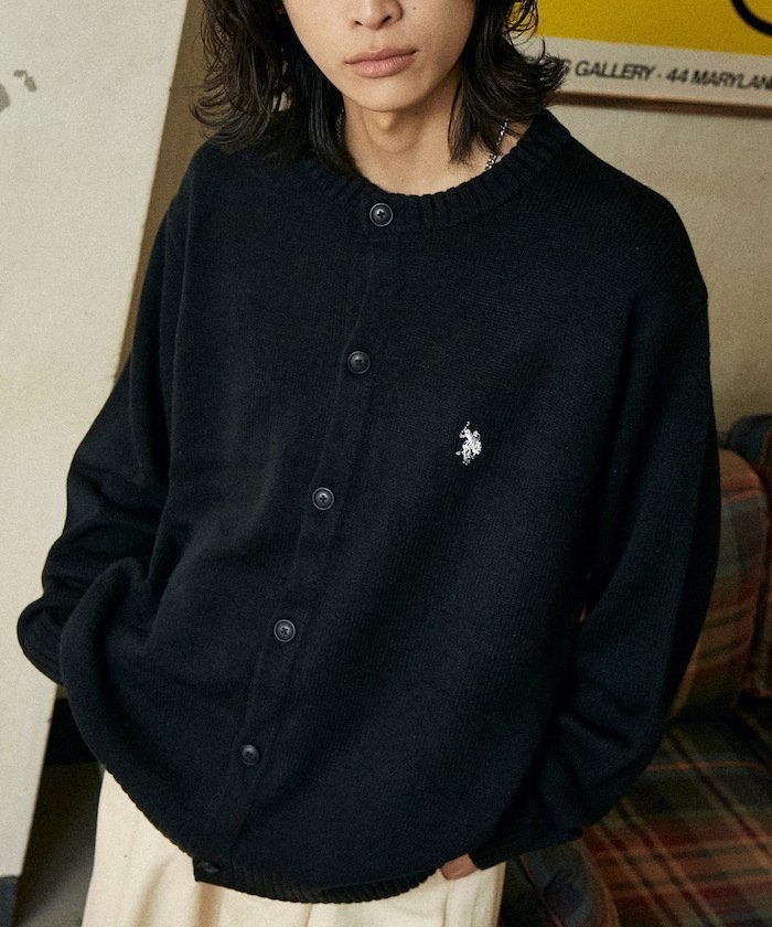 【フリークスストア/FREAK'S STORE】の別注 CREW NECK KNIT CARDIGAN/クルーネックニットカーディガン 25AW インテリア・キッズ・メンズ・レディースファッション・服の通販 founy(ファニー) 　ファッション　Fashion　レディースファッション　Fashion for Women　トップス・カットソー　Cut & Sew Tops　ニット　Knit Tops & Sweaters　カーディガン・羽織り　Layered Style Cardigans　2025年　2025　2025-2026秋冬・A/W　Autumn/Winter 2025–26 AW25–26　冬　Winter / This Winter　アクリル　Acrylic Material　インナー　Innerwear　トレンド　Trend, Trending Now　モチーフ　Motif, Design Theme　リラックス　Relax, Relaxed Fit　ワンポイント　One Point, Statement Accent　エレガント 上品　Elegant　別注　Limited Edition, Custom Order　A/W・秋冬　Autumn/Winter　ブラック|ID: prp329100004697756 ipo3291000000034507177