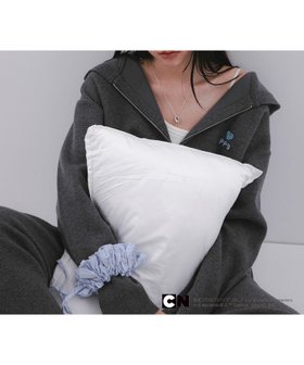 【センスオブプレイス/SENSE OF PLACE by URBAN RESEARCH】の『別注』PPG / SENSE OF PLACE ZIPニットパーカー 人気、トレンドファッション・服の通販 founy(ファニー) ファッション Fashion レディースファッション Fashion for Women トップス・カットソー Cut & Sew Tops ニット Knit Tops & Sweaters レディースパーカー・カジュアルフーディー Casual Hoodies & Sweatshirts 2025年 2025 2025-2026秋冬・A/W Autumn/Winter 2025–26 AW25–26 冬 Winter / This Winter クロップド Cropped, Short Length パーカー Hoodie, Parka ロング Long, Long-Length ワンポイント One Point, Statement Accent 別注 Limited Edition, Custom Order A/W・秋冬 Autumn/Winter |ID:prp329100004697769