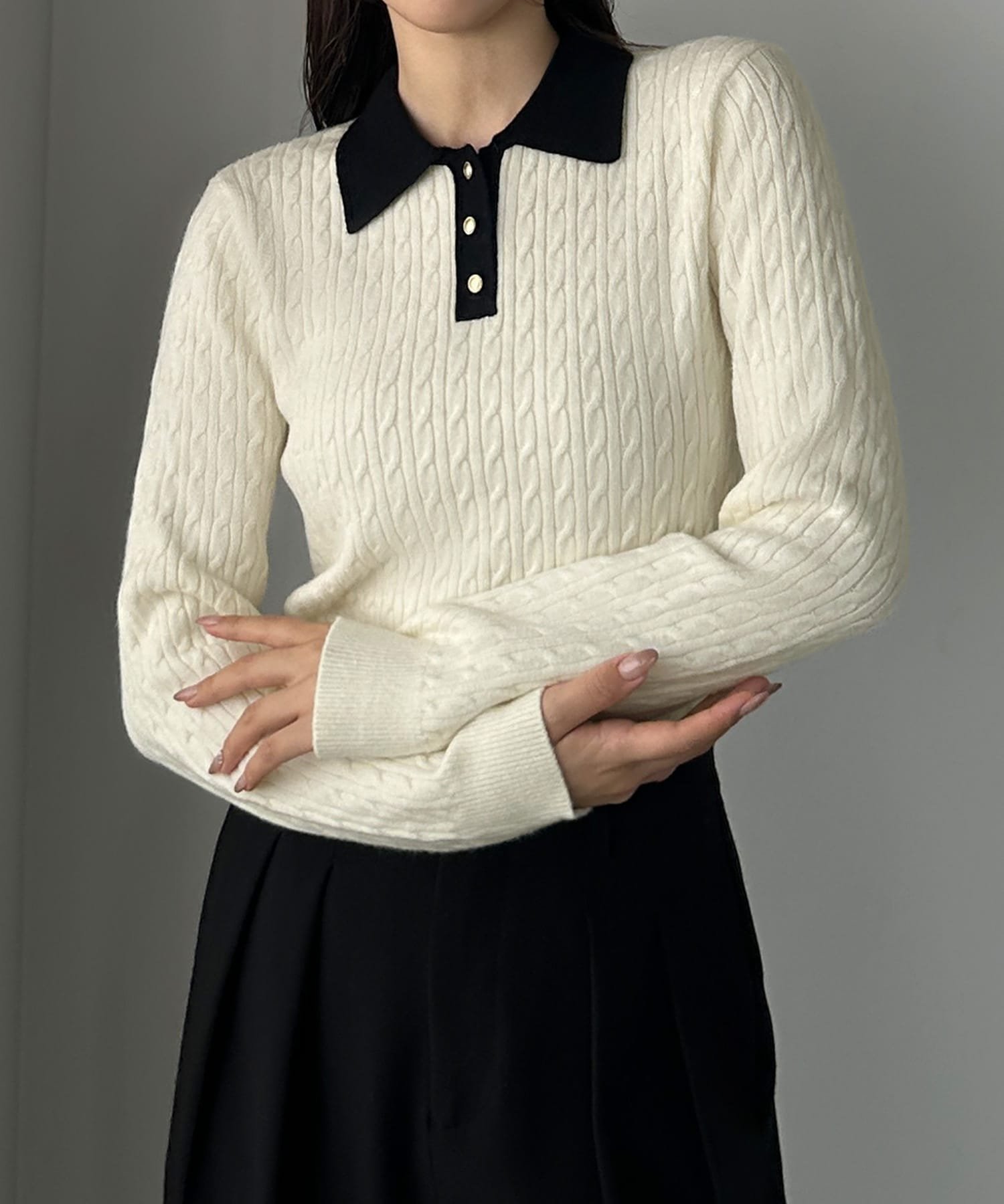 【ジュノア/JUNOAH】のLouere ゴールドボタンケーブルニットポロ インテリア・キッズ・メンズ・レディースファッション・服の通販 founy(ファニー) 　ファッション　Fashion　レディースファッション　Fashion for Women　トップス・カットソー　Cut & Sew Tops　ニット　Knit Tops & Sweaters　アイボリー|ID: prp329100004697828 ipo3291000000033923627