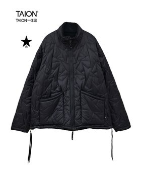 【コンバーストウキョウ/CONVERSE TOKYO】の【TAION】MILITARY STAR QUILTING BOA REVERSIBLE STAND JACKET(UNISEX) 人気、トレンドファッション・服の通販 founy(ファニー) ファッション Fashion レディースファッション Fashion for Women アウター Coat / Outerwear Collection レディースジャケット・軽アウター Jackets アウトドア Outdoor Clothing インナー Innerwear キルティング Quilted, Quilting ジャケット Jacket, Outerwear スタンド Stand Collar, Upright Stand スリット Slit, Slit Detail タフタ Taffeta, Structured Fabric ダウン Down, Puffer フロント Front, Front Design ボトム Bottoms, Lower Wear ポケット Pocket, Pocket Detail 別注 Limited Edition, Custom Order モチーフ Motif, Design Theme ユニセックス Unisex, Genderless リバーシブル Reversible, Two-Sided レース Lace, Lace Fabric 冬 Winter / This Winter |ID:prp329100004697916