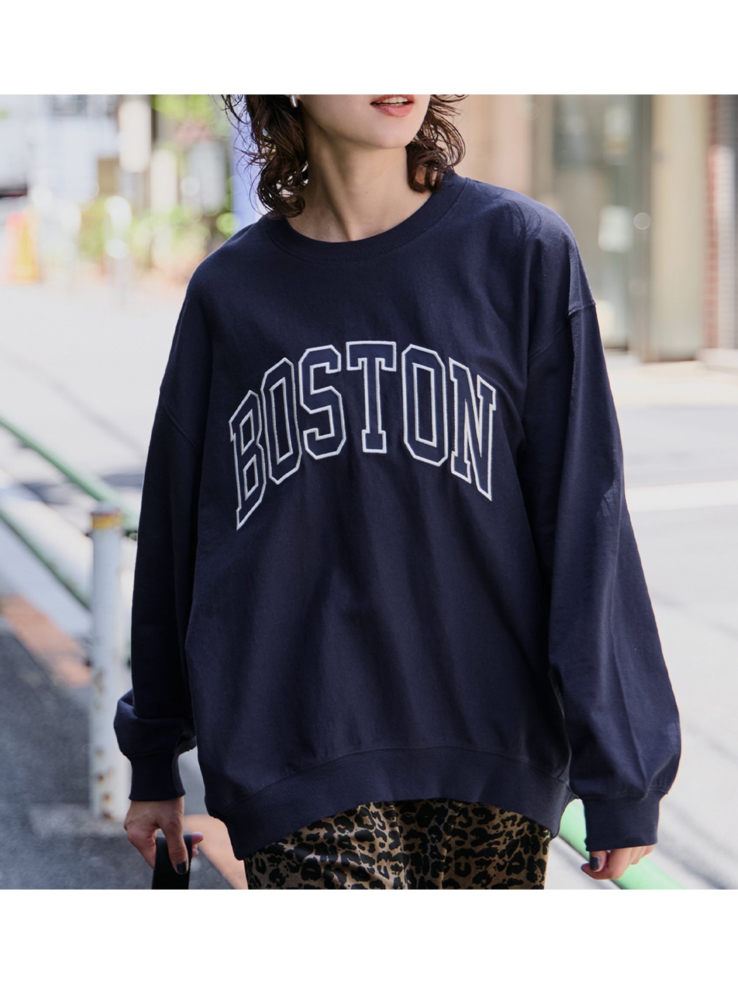 【コカ/COCA】のT-スウェットワッペンビッグシルエット インテリア・キッズ・メンズ・レディースファッション・服の通販 founy(ファニー) 　ファッション　Fashion　レディースファッション　Fashion for Women　トップス・カットソー　Cut & Sew Tops　レディースパーカー・カジュアルフーディー　Casual Hoodies & Sweatshirts　スウェット・クルーネックトップス　Sweatshirts & Crewnecks / Relaxed Fit Sweat Tops　カットソー　Cut and Sewn Top　ジャケット　Jacket, Outerwear　スウェット / スエット　Sweatshirt, Sweatwear　デニム　Denim, Jeans Material　トレンド　Trend, Trending Now　長袖　Long Sleeve, Full Sleeve　プリント　Print, Printed Pattern　ポケット　Pocket, Pocket Detail　2025年　2025　2025-2026秋冬・A/W　Autumn/Winter 2025–26 AW25–26　Navy|ID: prp329100004698003 ipo3291000000034214135