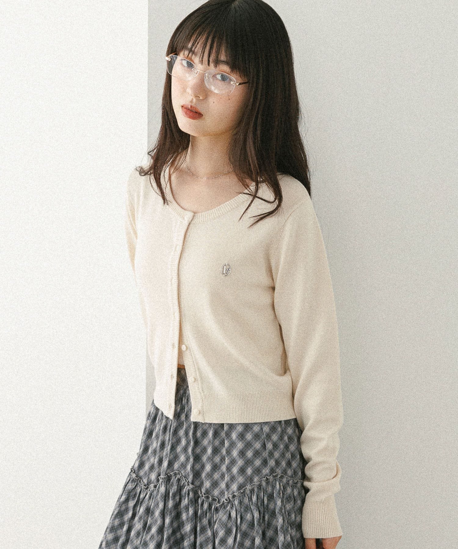 【ヘザー/Heather】の【秋の新色入荷】モチーフコンパクトカーディガン インテリア・キッズ・メンズ・レディースファッション・服の通販 founy(ファニー) 　ファッション　Fashion　レディースファッション　Fashion for Women　トップス・カットソー　Cut & Sew Tops　カーディガン・羽織り　Layered Style Cardigans　カーディガン　Cardigan, Knitwear　コンパクト　Compact, Small Size　シンプル　Simple, Minimal　ベーシック　Basic, Essential　ボトム　Bottoms, Lower Wear　モチーフ　Motif, Design Theme　秋　Autumn　羽織　Haori, Light Jacket　アイボリー|ID: prp329100004698042 ipo3291000000033924756