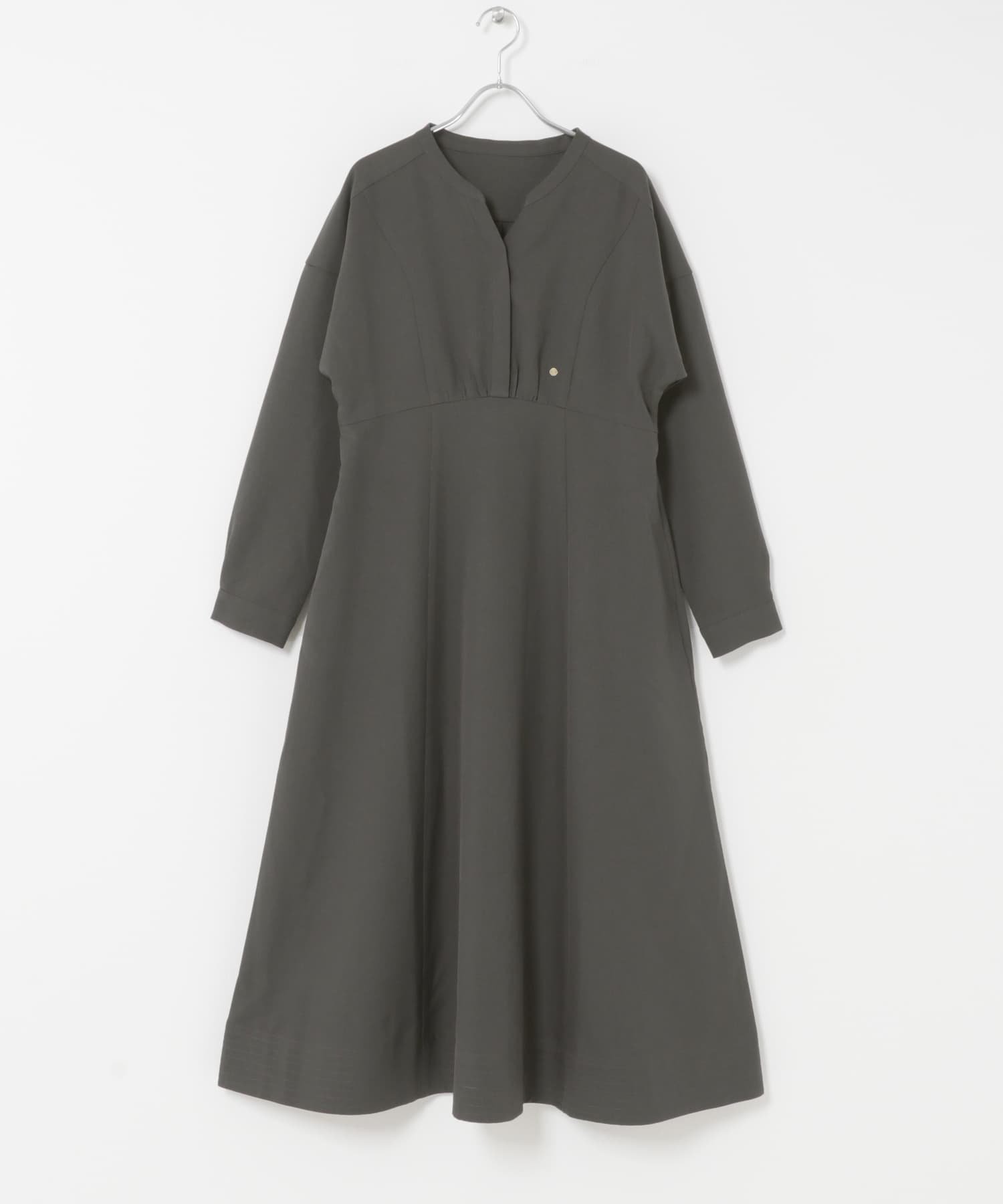 【アーバンリサーチ ロッソ/URBAN RESEARCH ROSSO】の『UR TECH SMOOTHLUXE』F by ROSSO キーネックワンピース インテリア・キッズ・メンズ・レディースファッション・服の通販 founy(ファニー) 　ファッション　Fashion　レディースファッション　Fashion for Women　ワンピース　Dresses　秋　Autumn　ショート　Short, Short Length　チャーム　Charm, Pendant　バランス　Balance, Style Balance　フレア　Flare, Flared　ロング　Long, Long-Length　冬　Winter / This Winter　A/W・秋冬　Autumn/Winter　おすすめ　Recommended / Our Picks　エレガント 上品　Elegant　2025年　2025　2025-2026秋冬・A/W　Autumn/Winter 2025–26 AW25–26　チャコールグレー|ID: prp329100004699053 ipo3291000000033931127