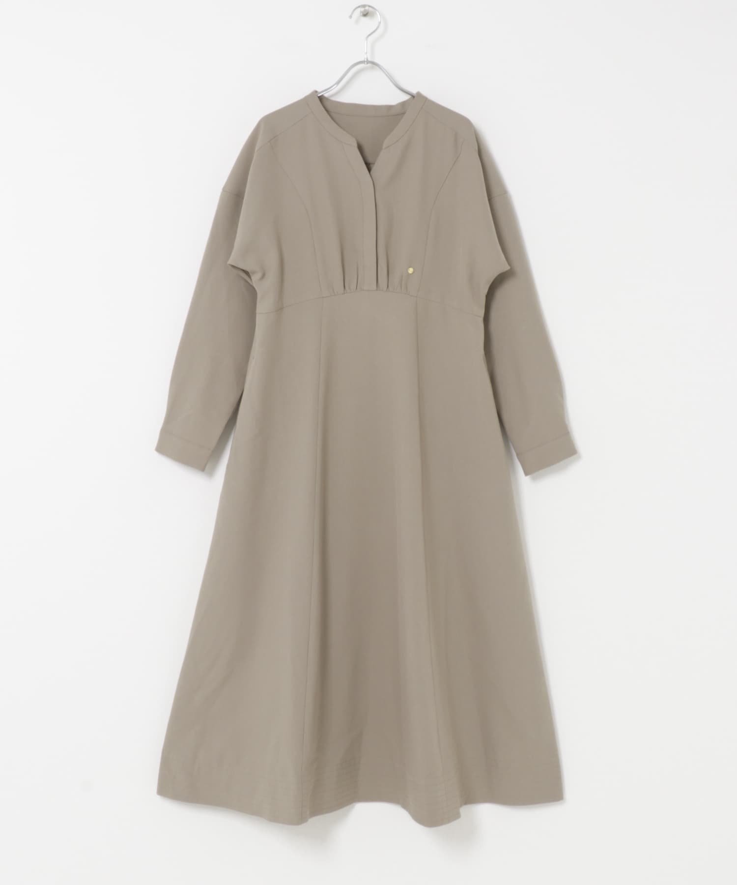 【アーバンリサーチ ロッソ/URBAN RESEARCH ROSSO】の『UR TECH SMOOTHLUXE』F by ROSSO キーネックワンピース インテリア・キッズ・メンズ・レディースファッション・服の通販 founy(ファニー) 　ファッション　Fashion　レディースファッション　Fashion for Women　ワンピース　Dresses　秋　Autumn　ショート　Short, Short Length　チャーム　Charm, Pendant　バランス　Balance, Style Balance　フレア　Flare, Flared　ロング　Long, Long-Length　冬　Winter / This Winter　A/W・秋冬　Autumn/Winter　おすすめ　Recommended / Our Picks　エレガント 上品　Elegant　2025年　2025　2025-2026秋冬・A/W　Autumn/Winter 2025–26 AW25–26　ベージュ|ID: prp329100004699053 ipo3291000000033931129
