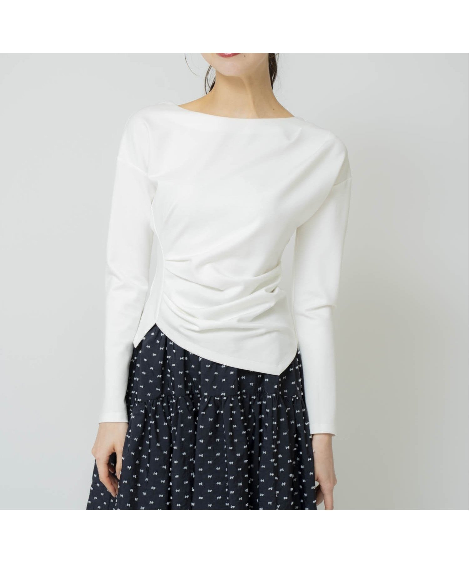 【ノエラ/Noela】のアシメドレープカットソー インテリア・キッズ・メンズ・レディースファッション・服の通販 founy(ファニー) 　ファッション　Fashion　レディースファッション　Fashion for Women　トップス・カットソー　Cut & Sew Tops　カットソー・ベーシックTシャツ　Cut-and-Sewn Tops / Stretch Tees & Basics　カットソー　Cut and Sewn Top　トレンド　Trend, Trending Now　ドレープ　Drape, Draping Fabric　フィット　Fit, Slim Fit　フェミニン　Feminine, Girly　ポケット　Pocket, Pocket Detail　オフホワイト|ID: prp329100004699763 ipo3291000000033935136