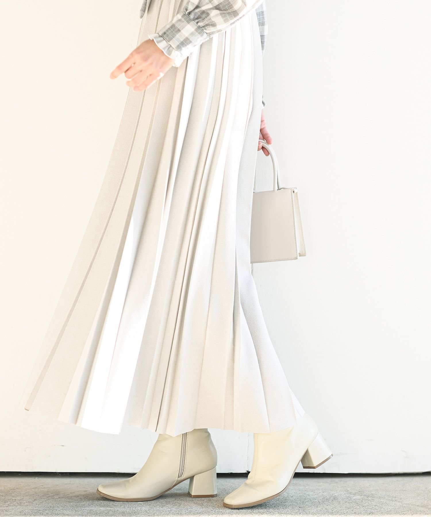 【アールピーエス/rps】のランダムプリーツスウェードスカート インテリア・キッズ・メンズ・レディースファッション・服の通販 founy(ファニー) 　ファッション　Fashion　レディースファッション　Fashion for Women　スカート　Skirts　シンプル　Simple, Minimal　プリーツ　Pleats, Pleated　再入荷　Restock / Back in Stock　グレージュ|ID: prp329100004700773 ipo3291000000034927150