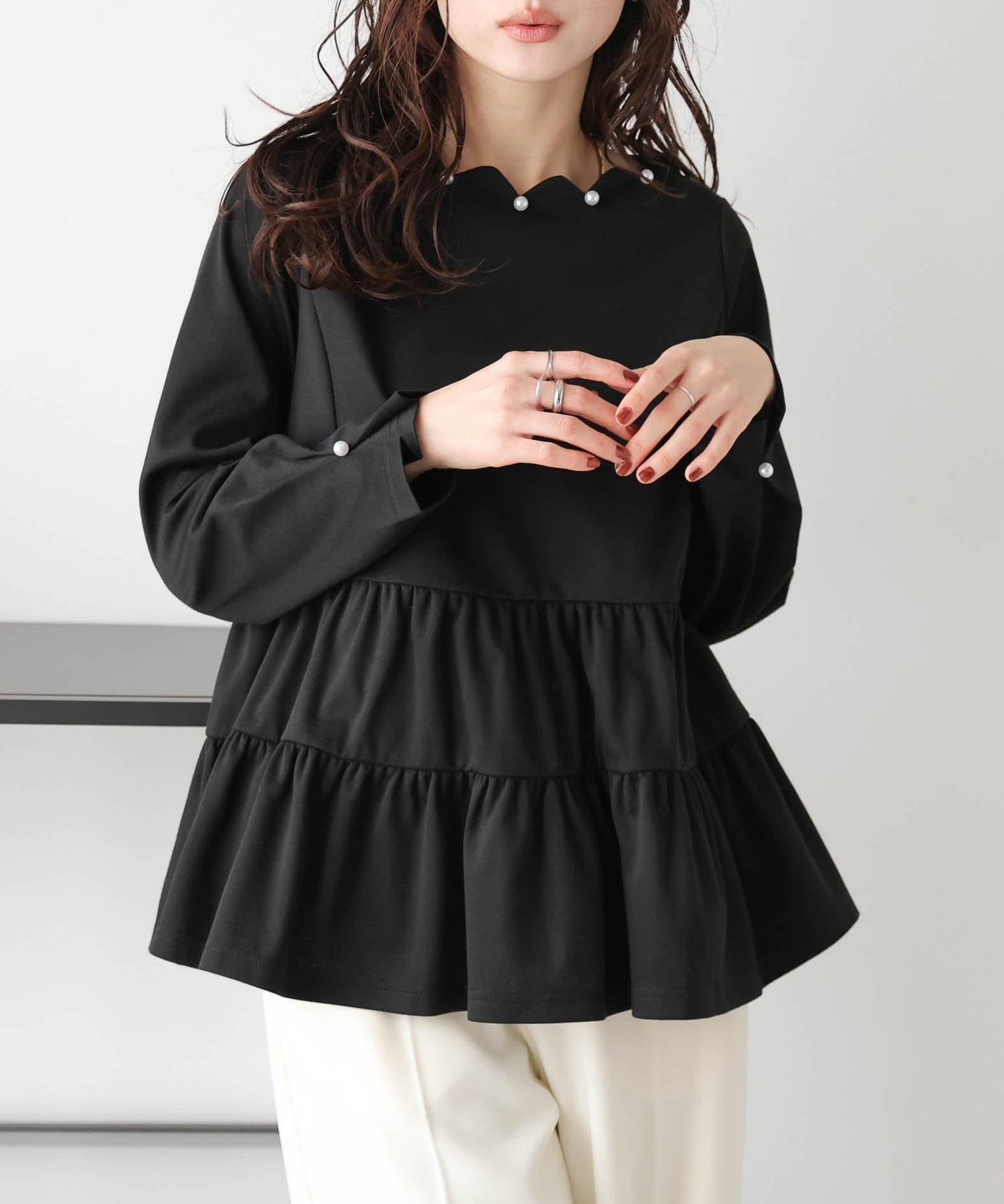 【ラジュール/Lajour】のスカラップパールネック ティアードプルオーバー 人気、トレンドファッション・服の通販 founy(ファニー) 　ファッション　Fashion　レディースファッション　Fashion for Women　トップス・カットソー　Cut & Sew Tops　カジュアルプルオーバー・ニットトップス　Pullovers & Knit Tops / Casual Pullovers　おすすめ　Recommended / Our Picks　オケージョン　Occasion Wear　カットソー　Cut and Sewn Top　スカラップ　Scallop, Scalloped Edge　デニム　Denim, Jeans Material　パール　Pearl, Pearl Accent　フェミニン　Feminine, Girly　フォーマル　Formal, Dressy　フレア　Flare, Flared　ペプラム　Peplum, Flared Hem　エレガント 上品　Elegant　 other-1|ID: prp329100004700822 ipo3291000000034286650