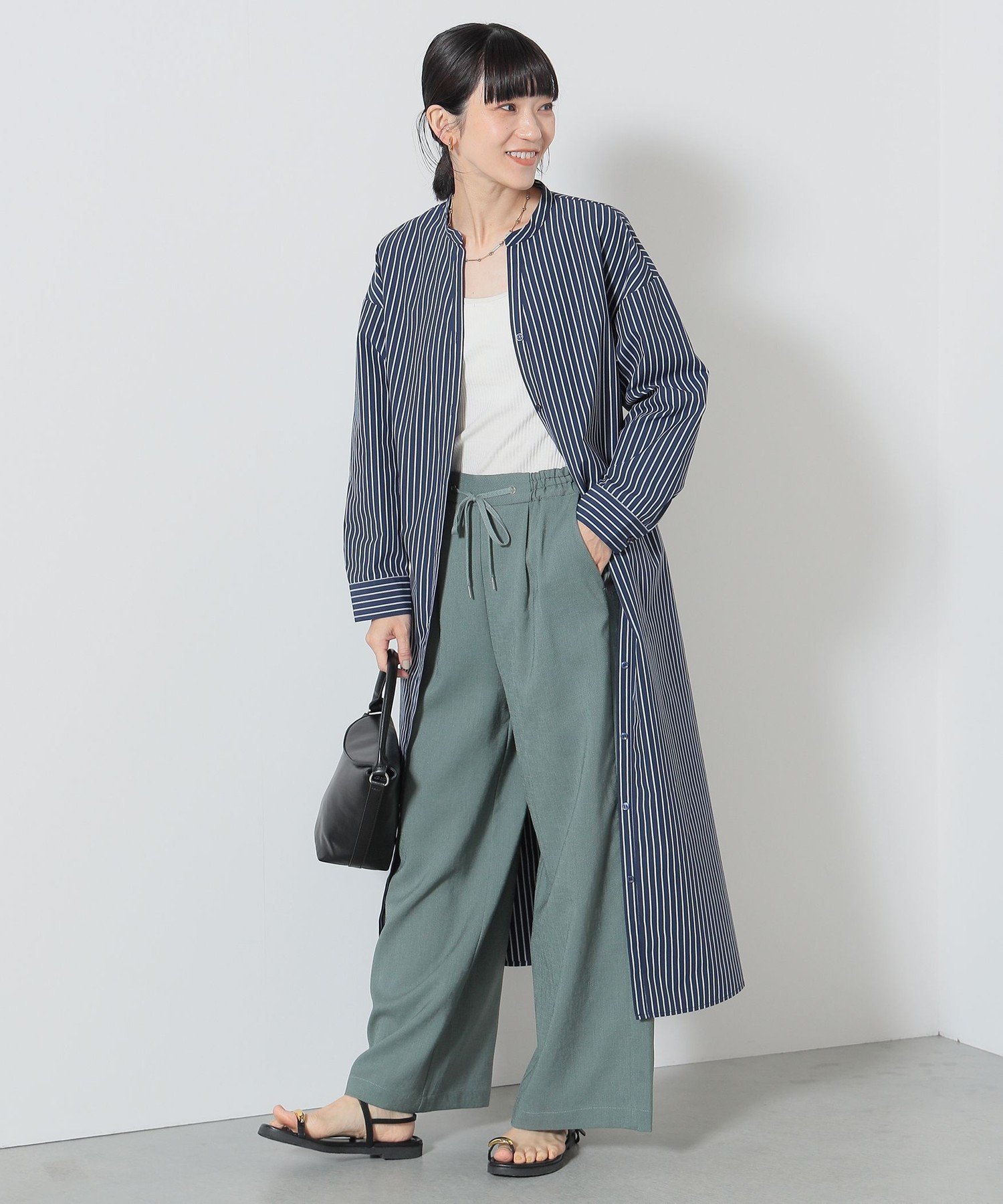 【ビームス ハート/BEAMS HEART】のBEAMS HEART / スキッパー風 シャツワンピース インテリア・キッズ・メンズ・レディースファッション・服の通販 founy(ファニー) 　ファッション　Fashion　レディースファッション　Fashion for Women　ワンピース　Dresses　シャツワンピース / 1枚で着映えコーデ　Shirt Dresses　エレガント 上品　Elegant　スキッパー　Skipper, Open Collar　ストレート　Straight, Straight Cut　バランス　Balance, Style Balance　ポケット　Pocket, Pocket Detail　おすすめ　Recommended / Our Picks　NAVY×BEIGE2|ID: prp329100004700962 ipo3291000000033942645