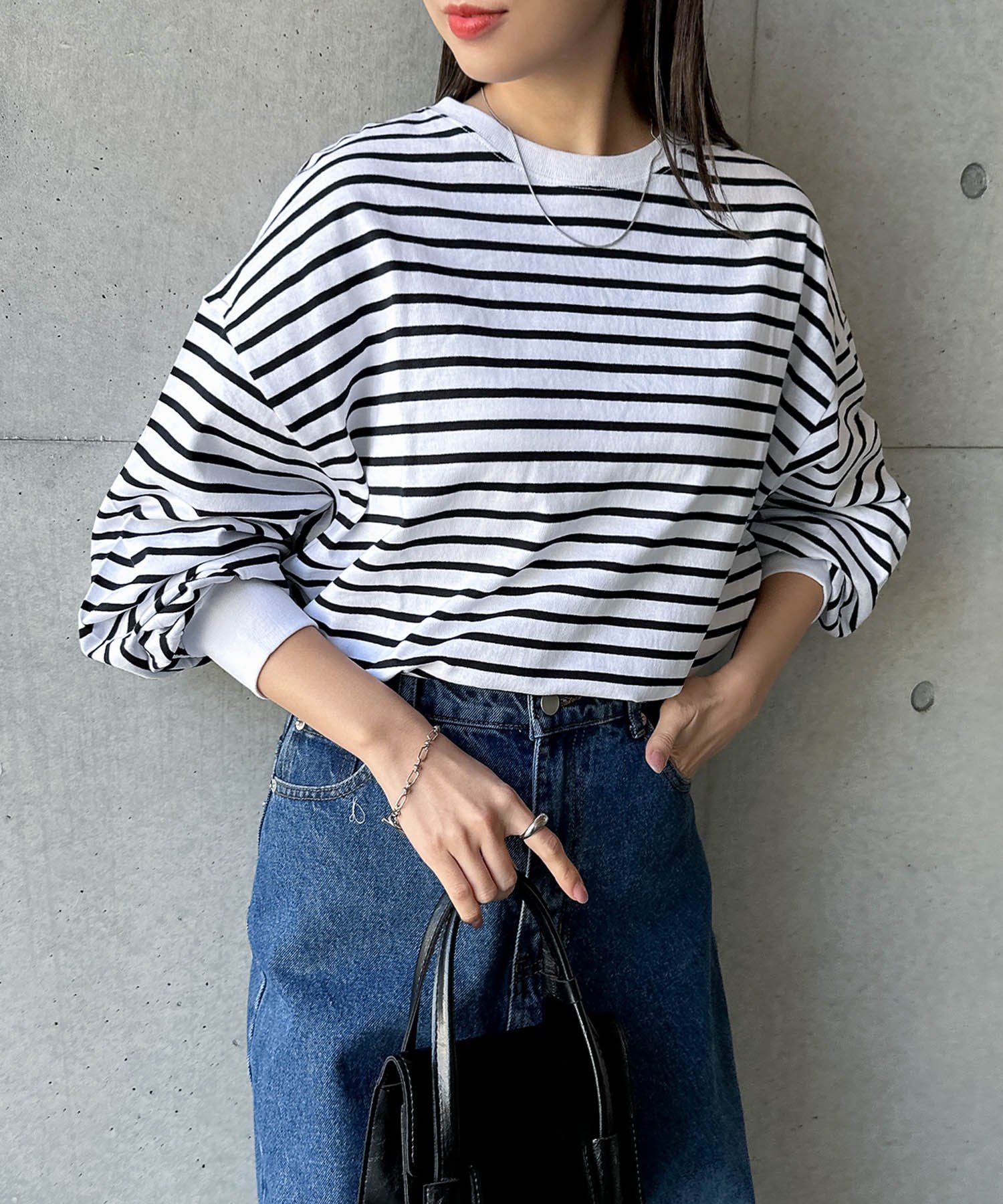 【アンドミー/andme】のコットン 天竺 ボリューム 長袖 ボーダー Tシャツ インテリア・キッズ・メンズ・レディースファッション・服の通販 founy(ファニー) 　ファッション　Fashion　レディースファッション　Fashion for Women　トップス・カットソー　Cut & Sew Tops　シャツ・ブラウス・オフィスカジュアル　Elegant Blouses & Button-Ups　ロングTシャツ・Tシャツ　Longline T-Shirts & Tees　人気　Popular, Best Seller　長袖　Long Sleeve, Full Sleeve　ベーシック　Basic, Essential　ボーダー　Border, Stripe　おすすめ　Recommended / Our Picks　ホワイト×ブラック|ID: prp329100004701000 ipo3291000000034238796