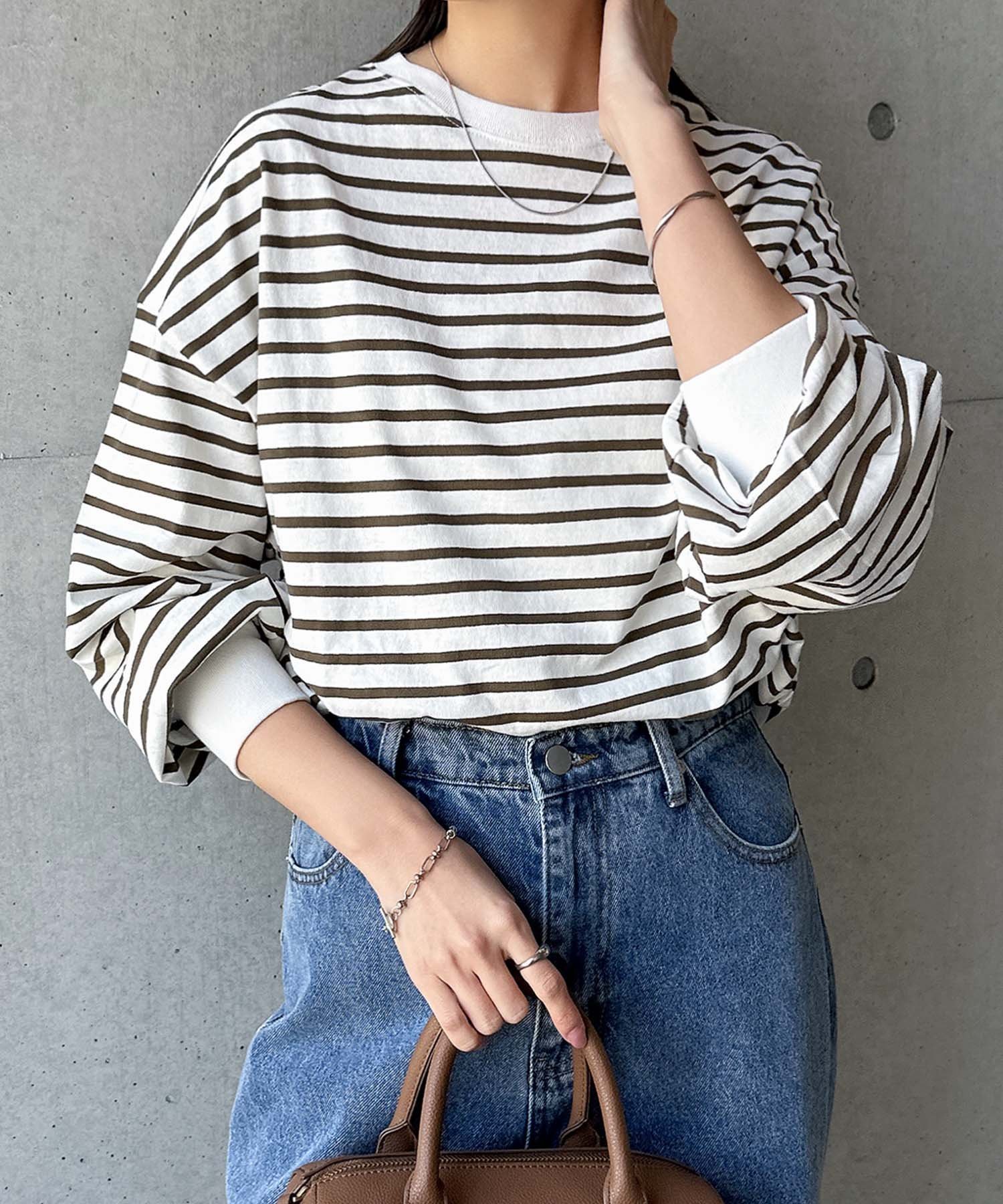 【アンドミー/andme】のコットン 天竺 ボリューム 長袖 ボーダー Tシャツ インテリア・キッズ・メンズ・レディースファッション・服の通販 founy(ファニー) 　ファッション　Fashion　レディースファッション　Fashion for Women　トップス・カットソー　Cut & Sew Tops　シャツ・ブラウス・オフィスカジュアル　Elegant Blouses & Button-Ups　ロングTシャツ・Tシャツ　Longline T-Shirts & Tees　人気　Popular, Best Seller　長袖　Long Sleeve, Full Sleeve　ベーシック　Basic, Essential　ボーダー　Border, Stripe　おすすめ　Recommended / Our Picks　ホワイト×カーキブラウン|ID: prp329100004701000 ipo3291000000034238801