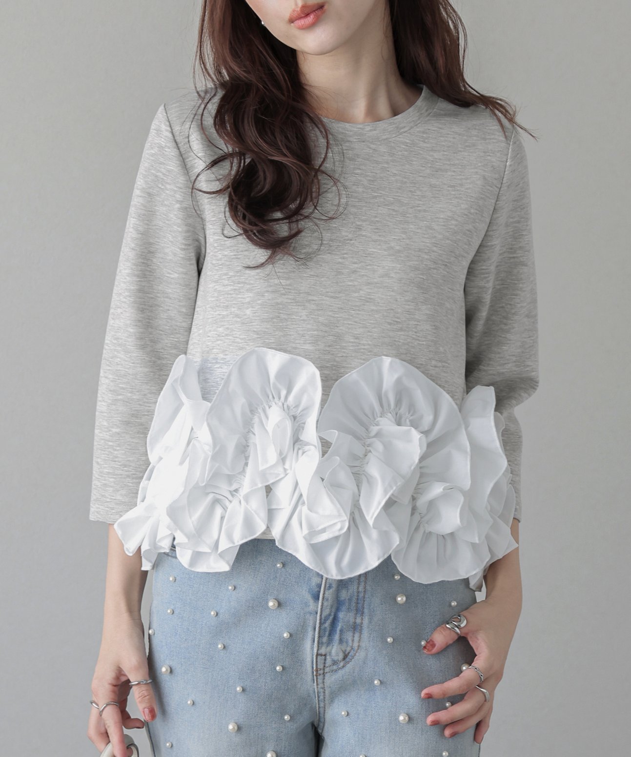 【ラジュール/Lajour】の裾フリルドッキングトップス インテリア・キッズ・メンズ・レディースファッション・服の通販 founy(ファニー) 　ファッション　Fashion　レディースファッション　Fashion for Women　トップス・カットソー　Cut & Sew Tops　2025年　2025　2025-2026秋冬・A/W　Autumn/Winter 2025–26 AW25–26　スラックス　Slacks, Dress Pants　タイトスカート　Pencil Skirt, Tight Skirt　デニム　Denim, Jeans Material　フェミニン　Feminine, Girly　フリル　Frill, Ruffle　グレー|ID: prp329100004701060 ipo3291000000034007463