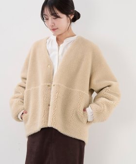 【マイカ ディール/MICA & DEAL】のリバーシブルVネックボアコート 人気、トレンドファッション・服の通販 founy(ファニー) ファッション Fashion レディースファッション Fashion for Women アウター Coat / Outerwear Collection コート・ロングコート・ピーコート Long Coats, Peacoats & More インナー Innerwear ショート Short, Short Length スウェット / スエット Sweatshirt, Sweatwear スリーブ Sleeve, Long Sleeve / Short Sleeve ドット Polka Dot, Dot Pattern パーカー Hoodie, Parka ポケット Pocket, Pocket Detail マニッシュ Mannish, Boyish ムートン Shearling, Mouton リバーシブル Reversible, Two-Sided |ID:prp329100004701109