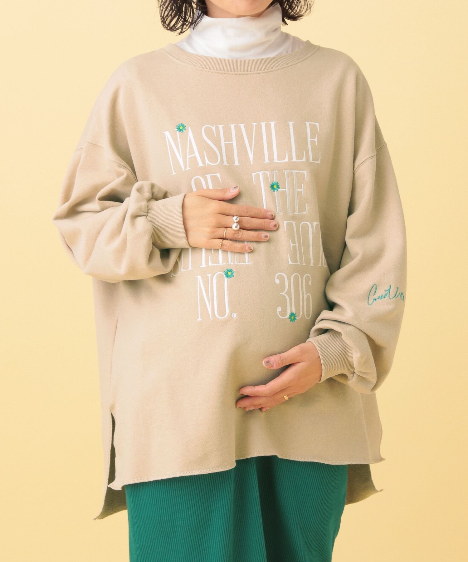 【レプシィム ローリーズファーム/LEPSIM LOWRYS FARM】の【産前・産後対応】マタニティ/裏毛ロゴ刺繍スウェット インテリア・キッズ・メンズ・レディースファッション・服の通販 founy(ファニー) ファッション Fashion キッズファッション Fashion for Kids おすすめ Recommended / Our Picks スウェット / スエット Sweatshirt, Sweatwear スリット Slit, Slit Detail デニム Denim, Jeans Material ベージュ52|ID: prp329100004701158 ipo3291000000034489916