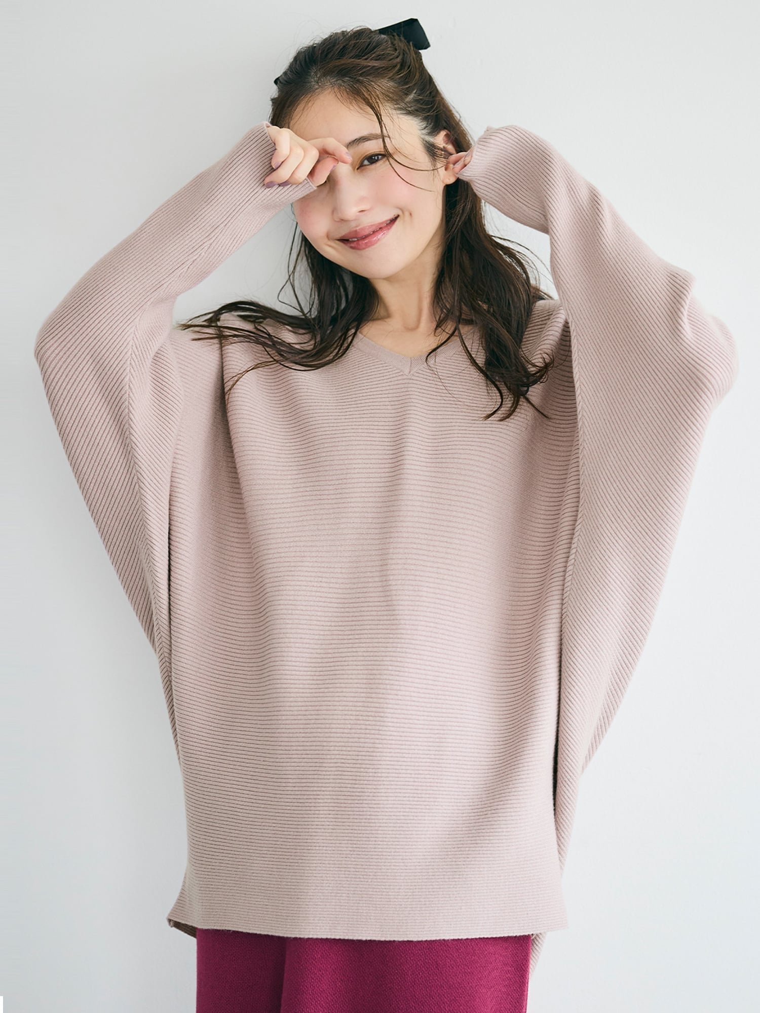 【コカ/COCA】のドルマンスリーブVネックニット インテリア・キッズ・メンズ・レディースファッション・服の通販 founy(ファニー) 　ファッション　Fashion　レディースファッション　Fashion for Women　トップス・カットソー　Cut & Sew Tops　ニット　Knit Tops & Sweaters　Vネックトップス　V-Neck Tops / V-Cut Neckline Shirts　シンプル　Simple, Minimal　長袖　Long Sleeve, Full Sleeve　パープル　Purple, Violet　ベーシック　Basic, Essential　ポケット　Pocket, Pocket Detail　無地　Plain, Solid Color　ロング　Long, Long-Length　おすすめ　Recommended / Our Picks　エレガント 上品　Elegant　2025年　2025　2025-2026秋冬・A/W　Autumn/Winter 2025–26 AW25–26　Grage|ID: prp329100004701973 ipo3291000000034105150