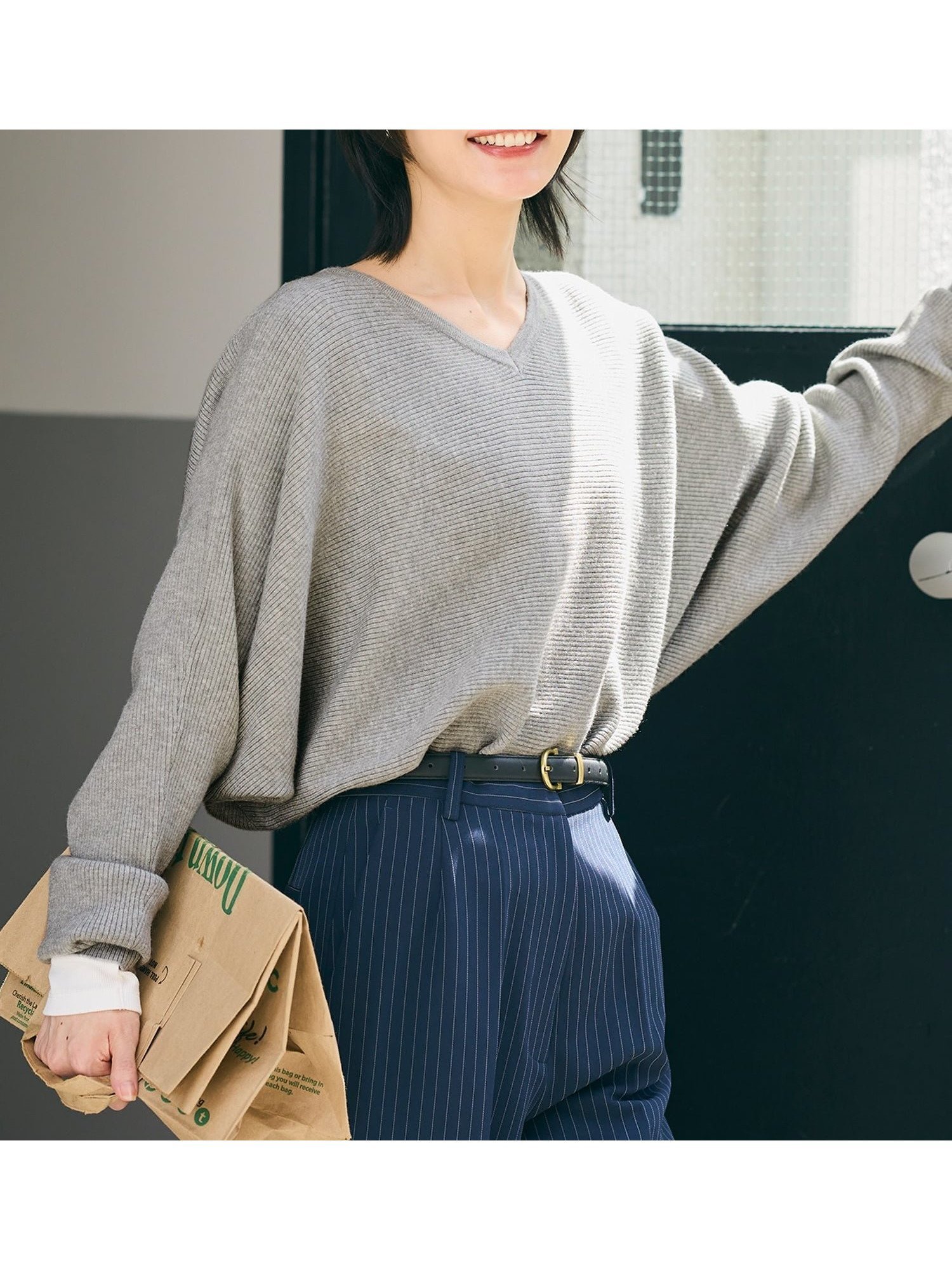 【コカ/COCA】のドルマンスリーブVネックニット インテリア・キッズ・メンズ・レディースファッション・服の通販 founy(ファニー) 　ファッション　Fashion　レディースファッション　Fashion for Women　トップス・カットソー　Cut & Sew Tops　ニット　Knit Tops & Sweaters　Vネックトップス　V-Neck Tops / V-Cut Neckline Shirts　シンプル　Simple, Minimal　長袖　Long Sleeve, Full Sleeve　パープル　Purple, Violet　ベーシック　Basic, Essential　ポケット　Pocket, Pocket Detail　無地　Plain, Solid Color　ロング　Long, Long-Length　おすすめ　Recommended / Our Picks　エレガント 上品　Elegant　2025年　2025　2025-2026秋冬・A/W　Autumn/Winter 2025–26 AW25–26　Lt.gray|ID: prp329100004701973 ipo3291000000034105163