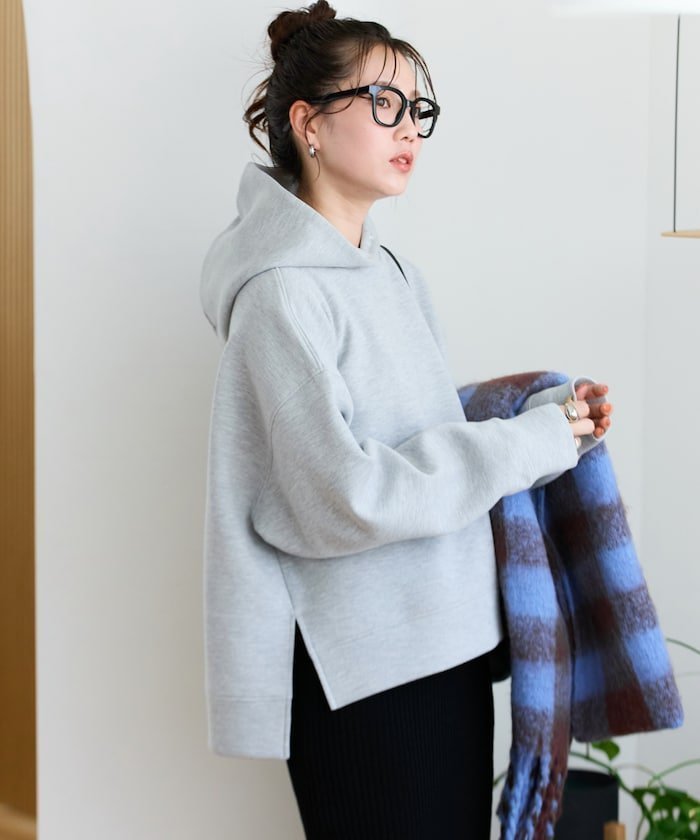 【フリークスストア/FREAK'S STORE】のダンボール スウェット パーカー【限定展開】 25AW インテリア・キッズ・メンズ・レディースファッション・服の通販 founy(ファニー) ファッション Fashion レディースファッション Fashion for Women トップス・カットソー Cut & Sew Tops レディースパーカー・カジュアルフーディー Casual Hoodies & Sweatshirts スウェット・クルーネックトップス Sweatshirts & Crewnecks / Relaxed Fit Sweat Tops 2025年 2025 2025-2026秋冬・A/W Autumn/Winter 2025–26 AW25–26 冬 Winter / This Winter シンプル Simple, Minimal スウェット / スエット Sweatshirt, Sweatwear スリット Slit, Slit Detail バランス Balance, Style Balance パーカー Hoodie, Parka エレガント 上品 Elegant 人気 Popular, Best Seller A/W・秋冬 Autumn/Winter グレー|ID: prp329100004701979 ipo3291000000035516413