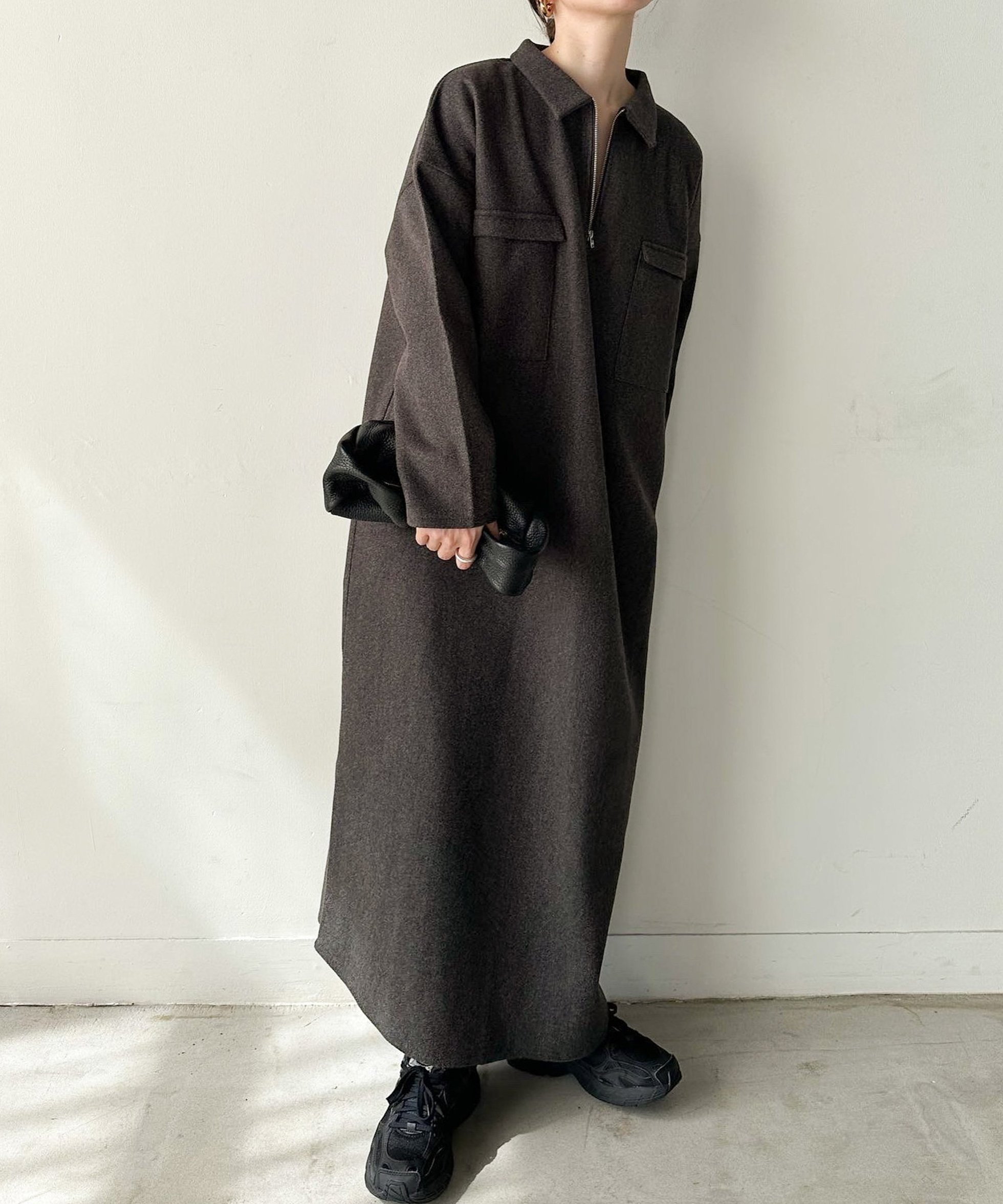 【セレクトモカ/SELECT MOCA】の【人気インフルエンサーコラボbySON】フロントジップワンピース インテリア・キッズ・メンズ・レディースファッション・服の通販 founy(ファニー) 　ファッション　Fashion　レディースファッション　Fashion for Women　ワンピース　Dresses　おすすめ　Recommended / Our Picks　シンプル　Simple, Minimal　スニーカー　Sneakers, Trainers　フラップ　Flap, Flap Pocket　ポケット　Pocket, Pocket Detail　人気　Popular, Best Seller　チャコールグレー-02|ID: prp329100004702225 ipo3291000000033953337