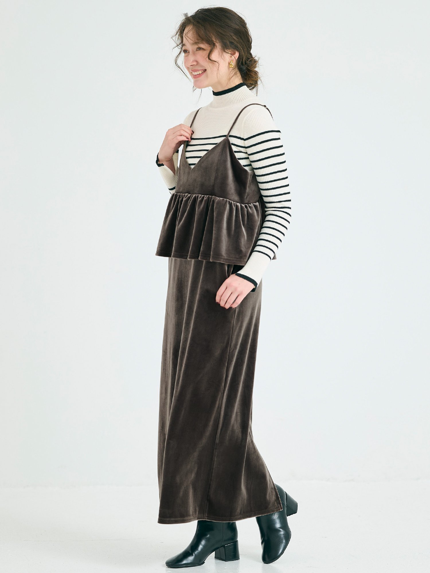 【コカ/COCA】のベロアドッキングキャミワンピース 人気、トレンドファッション・服の通販 founy(ファニー) 　ファッション　Fashion　レディースファッション　Fashion for Women　ワンピース　Dresses　キャミソールワンピース　Camisole Dresses　インナー　Innerwear　キャミワンピース　Cami Dress, Slip Dress　ギャザー　Gathered, Ruffled　切替　Switching, Contrast Panel　シューズ　Shoes, Footwear　ショート　Short, Short Length　シンプル　Simple, Minimal　スニーカー　Sneakers, Trainers　タートル　Turtleneck, Turtle Collar　ドッキング　Docking, Mixed Material　バレエ　Ballet, Ballet Style　フェミニン　Feminine, Girly　ベロア　Velour, Soft Velvet　ポケット　Pocket, Pocket Detail　無地　Plain, Solid Color　ロング　Long, Long-Length　A/W・秋冬　Autumn/Winter　おすすめ　Recommended / Our Picks　エレガント 上品　Elegant　2025年　2025　2025-2026秋冬・A/W　Autumn/Winter 2025–26 AW25–26　 other-1|ID: prp329100004702233 ipo3291000000033953410