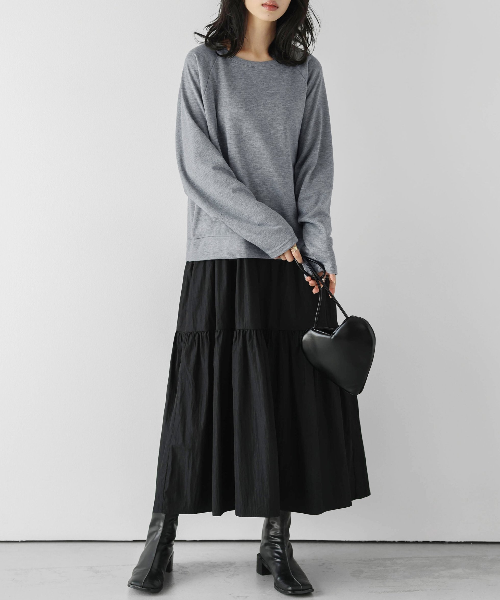 【ラジュール/Lajour】のプルオーバードッキングワンピース インテリア・キッズ・メンズ・レディースファッション・服の通販 founy(ファニー) 　ファッション　Fashion　レディースファッション　Fashion for Women　ワンピース　Dresses　エレガント 上品　Elegant　シンプル　Simple, Minimal　スウェット / スエット　Sweatshirt, Sweatwear　ティアードスカート　Tiered Skirt, Flounced Skirt　ドッキング　Docking, Mixed Material　グレー|ID: prp329100004702442 ipo3291000000034331891