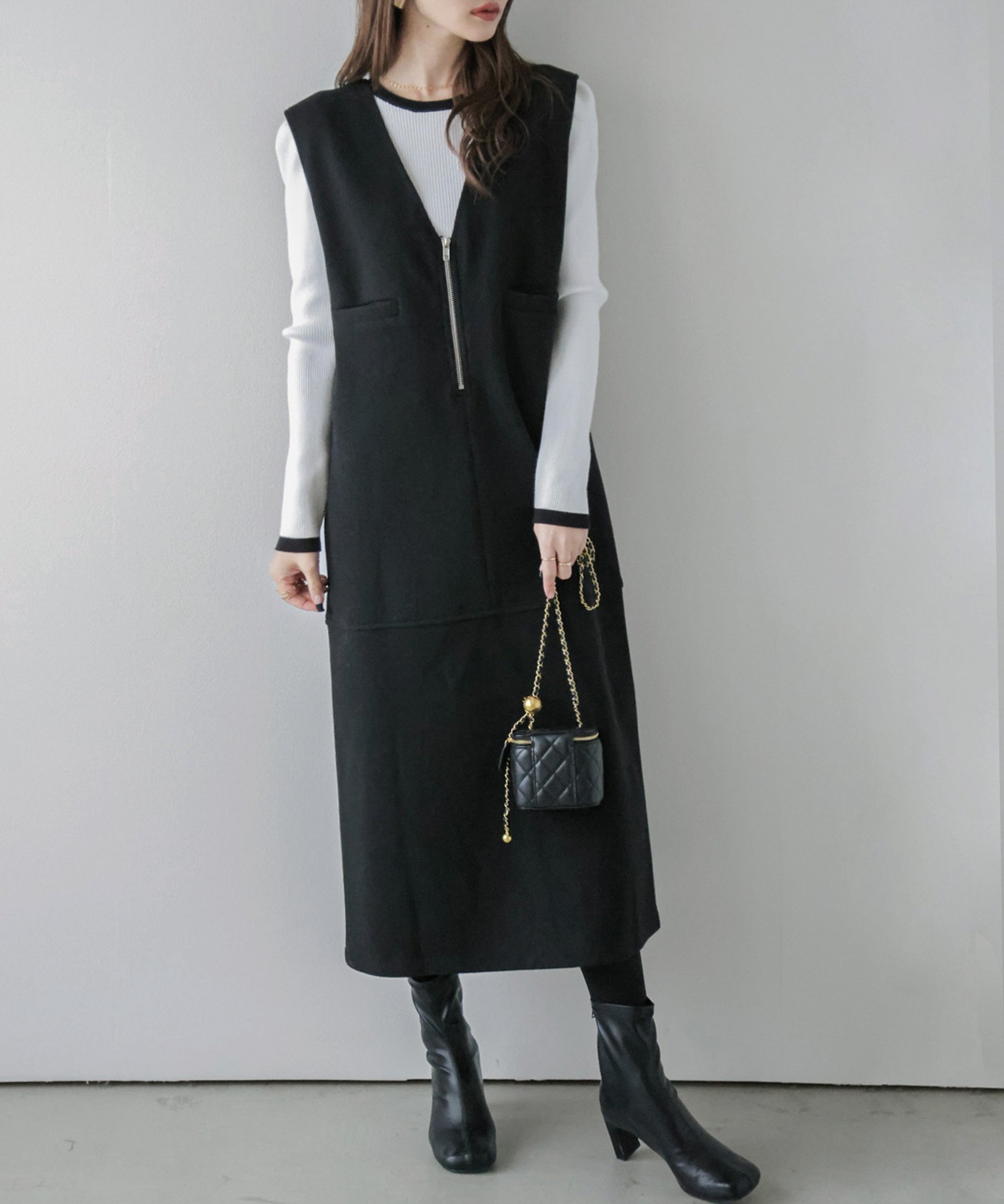 【ラジュール/Lajour】のVネックジャンパースカート インテリア・キッズ・メンズ・レディースファッション・服の通販 founy(ファニー) 　ファッション　Fashion　レディースファッション　Fashion for Women　スカート　Skirts　スリット　Slit, Slit Detail　エレガント 上品　Elegant　楽ちん　Easy Fit, Comfortable　ブラック|ID: prp329100004702482 ipo3291000000034609808