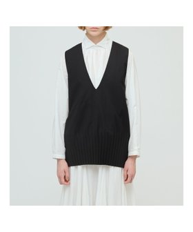 【マーコート/MARcourt】のmizuiro ind プリーツヘムVネックベスト 人気、トレンドファッション・服の通販 founy(ファニー) ファッション Fashion レディースファッション Fashion for Women アウター Coat / Outerwear Collection トップス・カットソー Cut & Sew Tops ベスト&ジレ / 重ね着スタイル Vests & Gilets Vネックトップス V-Neck Tops / V-Cut Neckline Shirts インナー Innerwear ノースリーブ Sleeveless, No-Sleeve プリーツ Pleats, Pleated ベスト Vest, Waistcoat ポケット Pocket, Pocket Detail エレガント 上品 Elegant 夏 Summer 無地 Plain, Solid Color 秋 Autumn |ID:prp329100004702662