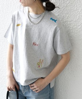 【シップス フォー ウィメン/SHIPS】の【SHIPS any別注】Collegiate Pacific 洗濯機可能 V ガゼット プリント 刺繍 Tシャツ 25SS 人気、トレンドファッション・服の通販 founy(ファニー) ファッション Fashion レディースファッション Fashion for Women トップス・カットソー Cut & Sew Tops シャツ・ブラウス・オフィスカジュアル Elegant Blouses & Button-Ups ロングTシャツ・Tシャツ Longline T-Shirts & Tees カラフル Colorful Design スポーティ Sporty, Casual Athletic フェルト Felt, Felt Fabric プリント Print, Printed Pattern 別注 Limited Edition, Custom Order 犬 Dog 2025年 2025 2025春夏・S/S Spring/Summer 2025 SS25 |ID:prp329100004702755