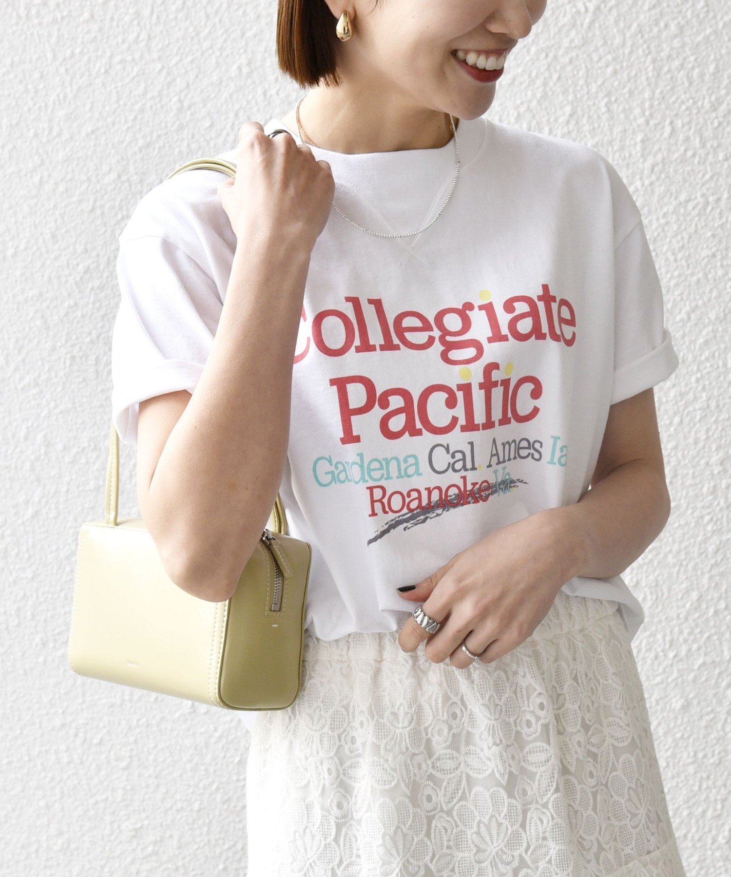 【シップス フォー ウィメン/SHIPS】の【SHIPS any別注】Collegiate Pacific 洗濯機可能 V ガゼット プリント 刺繍 Tシャツ 25SS インテリア・キッズ・メンズ・レディースファッション・服の通販 founy(ファニー) 　ファッション　Fashion　レディースファッション　Fashion for Women　トップス・カットソー　Cut & Sew Tops　シャツ・ブラウス・オフィスカジュアル　Elegant Blouses & Button-Ups　ロングTシャツ・Tシャツ　Longline T-Shirts & Tees　カラフル　Colorful Design　スポーティ　Sporty, Casual Athletic　フェルト　Felt, Felt Fabric　プリント　Print, Printed Pattern　別注　Limited Edition, Custom Order　犬　Dog　2025年　2025　2025春夏・S/S　Spring/Summer 2025 SS25　ホワイト|ID: prp329100004702755 ipo3291000000033997697