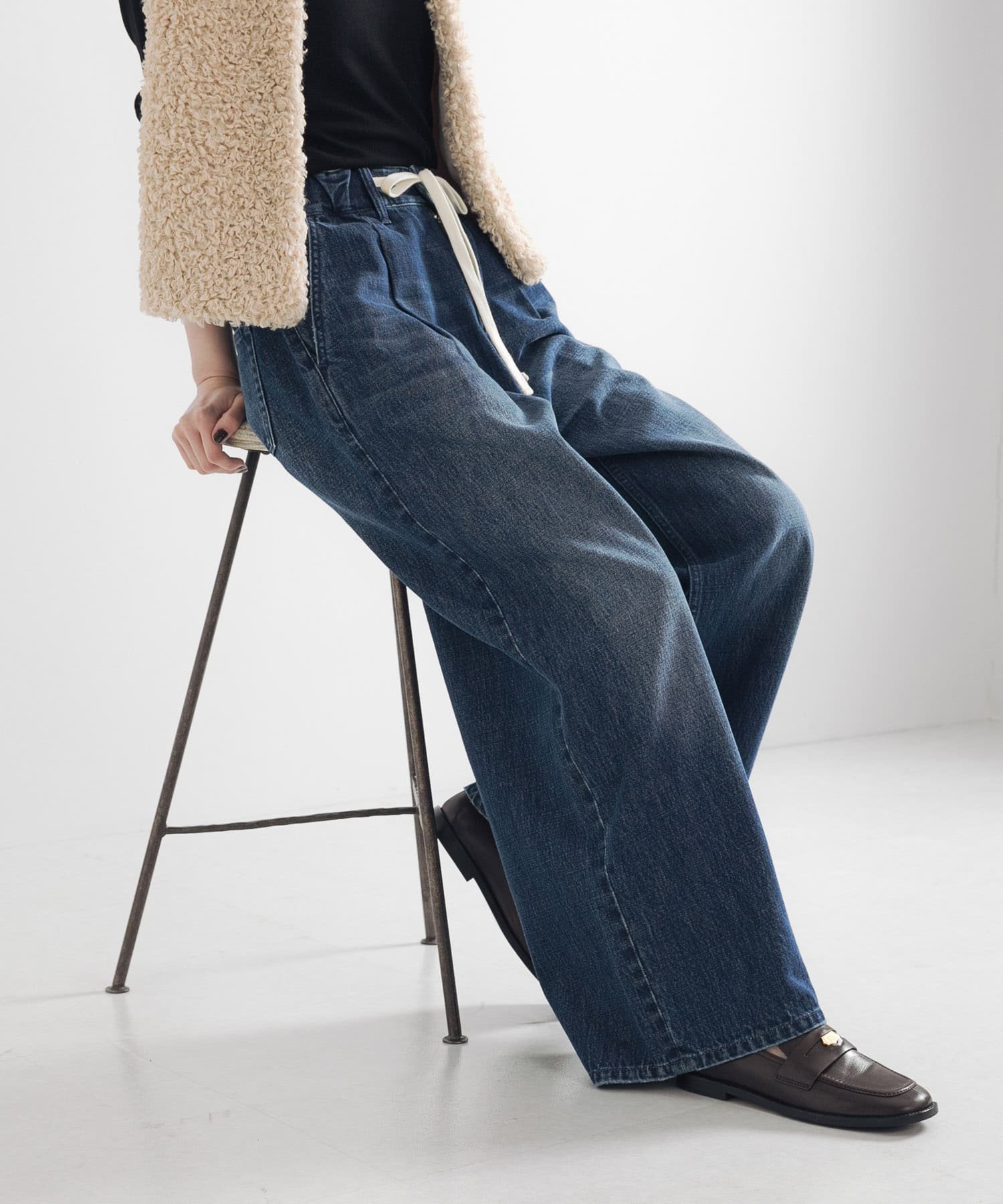 【アーバンリサーチ/URBAN RESEARCH】のデニムイージーワイドパンツ 人気、トレンドファッション・服の通販 founy(ファニー) 　ファッション　Fashion　レディースファッション　Fashion for Women　パンツ　Pants & Trousers　2025年　2025　2025-2026秋冬・A/W　Autumn/Winter 2025–26 AW25–26　冬　Winter / This Winter　おすすめ　Recommended / Our Picks　シューズ　Shoes, Footwear　シンプル　Simple, Minimal　スニーカー　Sneakers, Trainers　デニム　Denim, Jeans Material　フロント　Front, Front Design　リラックス　Relax, Relaxed Fit　ルーズ　Loose, Oversized　ワイド　Wide, Wide Fit　A/W・秋冬　Autumn/Winter　 other-1|ID: prp329100004703152 ipo3291000000034126316