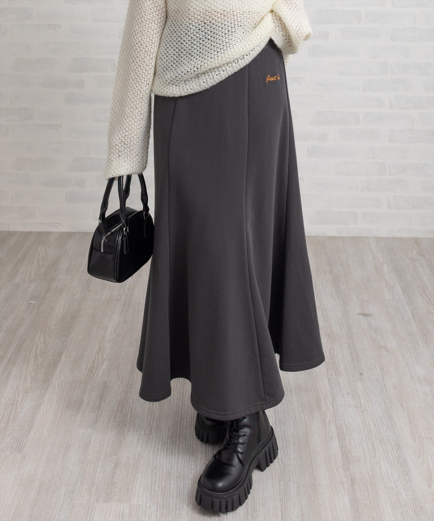 【クリア/clear】のスウェットワンポイント刺繡入りマーメイドスカート インテリア・キッズ・メンズ・レディースファッション・服の通販 founy(ファニー) 　ファッション　Fashion　レディースファッション　Fashion for Women　スカート　Skirts　コンパクト　Compact, Small Size　シューズ　Shoes, Footwear　ショート　Short, Short Length　スニーカー　Sneakers, Trainers　タンク　Tank Top, Sleeveless Top　フラット　Flat, Flat Shoes　フレア　Flare, Flared　ベスト　Vest, Waistcoat　楽ちん　Easy Fit, Comfortable　おすすめ　Recommended / Our Picks　CGY|ID: prp329100004703776 ipo3291000000033966860