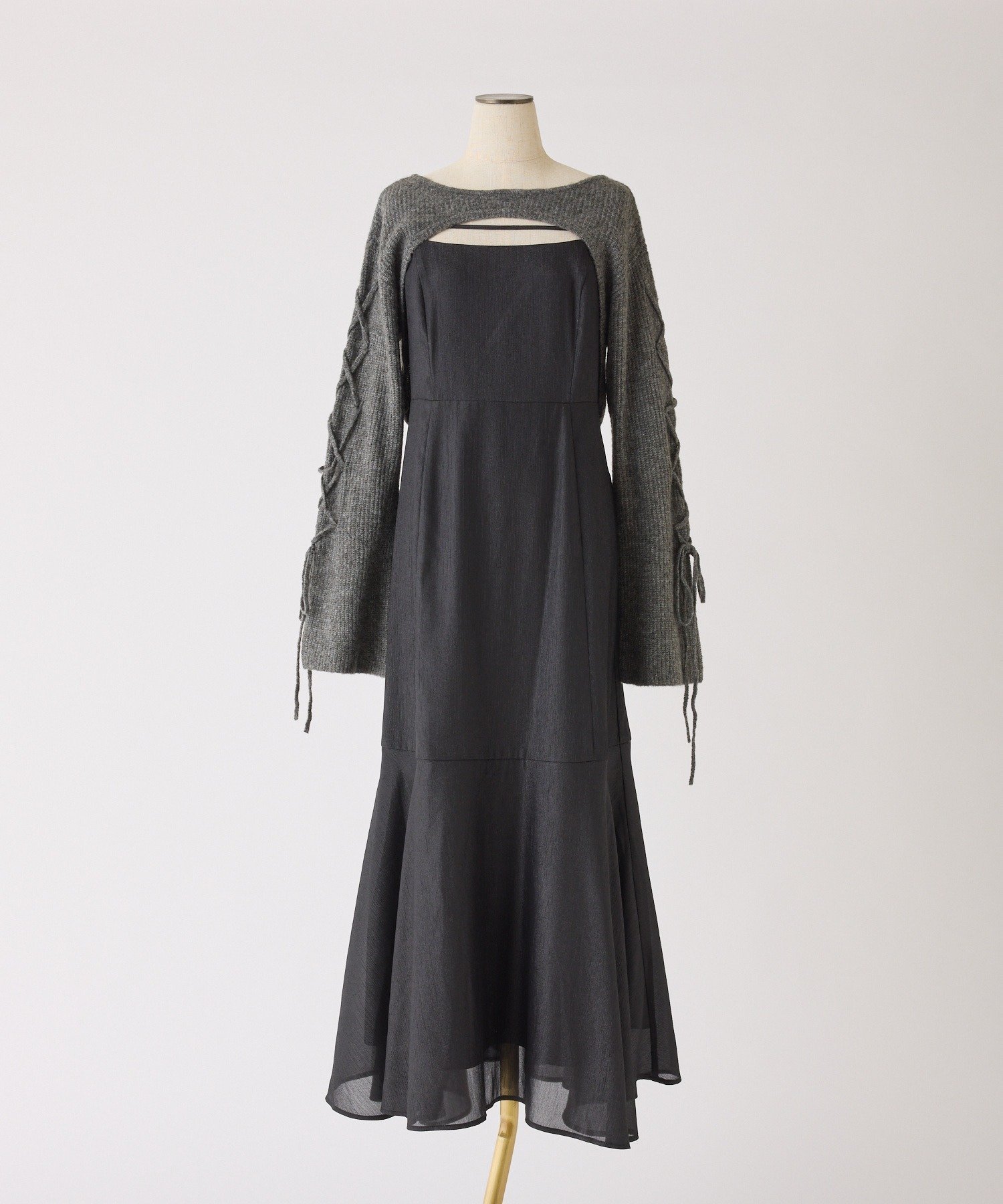 【ナイスクラップ/NICE CLAUP】のカーディガンセットワンピース インテリア・キッズ・メンズ・レディースファッション・服の通販 founy(ファニー) 　ファッション　Fashion　レディースファッション　Fashion for Women　ワンピース　Dresses　カーディガン　Cardigan, Knitwear　キャミワンピース　Cami Dress, Slip Dress　スニーカー　Sneakers, Trainers　セットアップ　Set-Up, Coordinated Outfit　ダウン　Down, Puffer　フェミニン　Feminine, Girly　マーメイド　Mermaid, Fishtail Silhouette　おすすめ　Recommended / Our Picks　2025年　2025　2025-2026秋冬・A/W　Autumn/Winter 2025–26 AW25–26　グレー|ID: prp329100004703883 ipo3291000000033967895