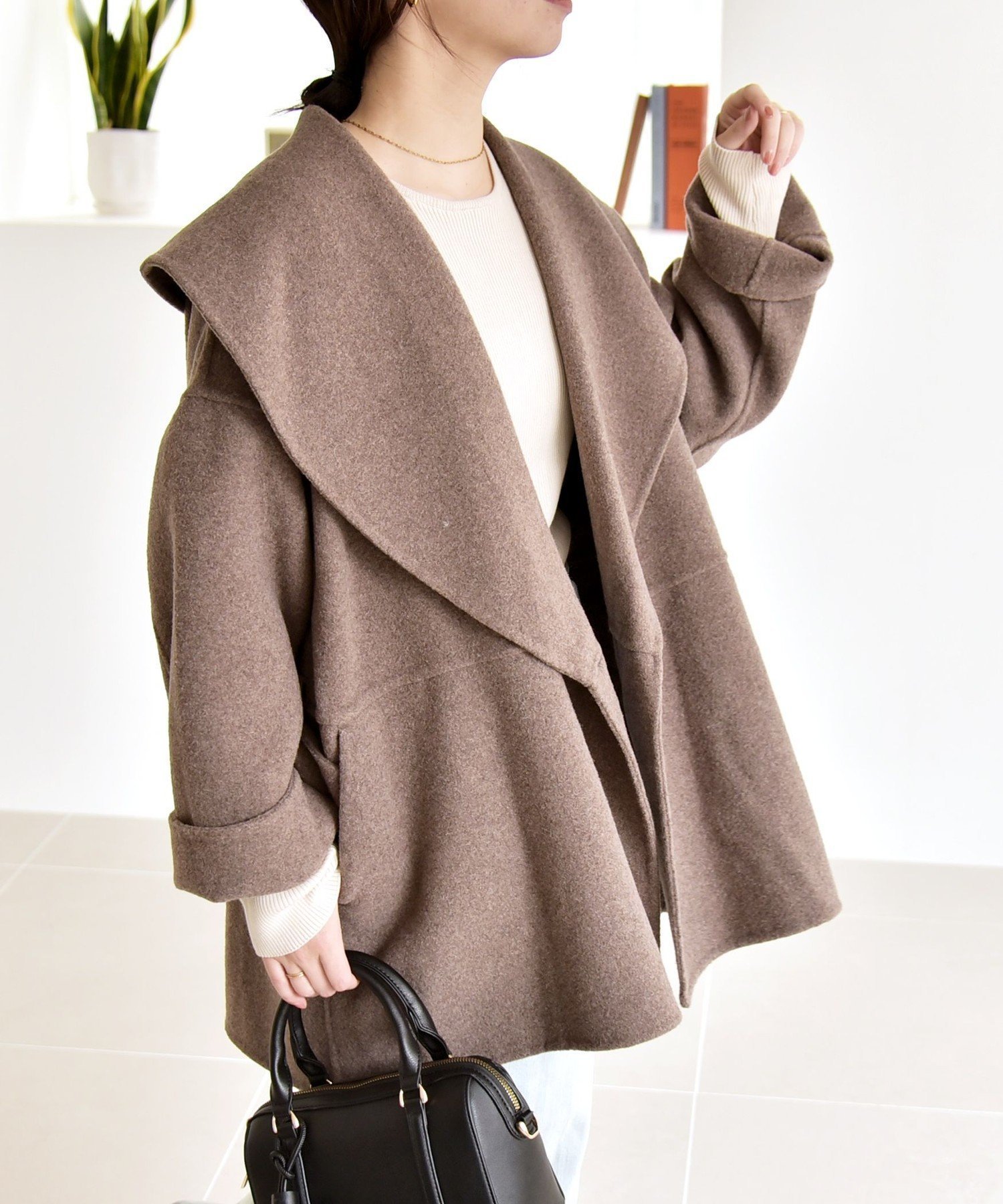 【シップス フォー ウィメン/SHIPS】のquaranciel リバー ケープ ショート コート 25AW 人気、トレンドファッション・服の通販 founy(ファニー) ファッション Fashion レディースファッション Fashion for Women アウター Coat / Outerwear Collection コート・ロングコート・ピーコート Long Coats, Peacoats & More ガウン Gown, Robe 軽量 Lightweight, Ultra Light ショート Short, Short Length デニム Denim, Jeans Material 人気 Popular, Best Seller バランス Balance, Style Balance フレア Flare, Flared ボックス Boxy, Box Shape ボトム Bottoms, Lower Wear ワイド Wide, Wide Fit おすすめ Recommended / Our Picks エレガント 上品 Elegant ビジネス 仕事 通勤 Business / Work / Commuting 2025年 2025 2025-2026秋冬・A/W Autumn/Winter 2025–26 AW25–26 other-1|ID: prp329100004704015 ipo3291000000034588329