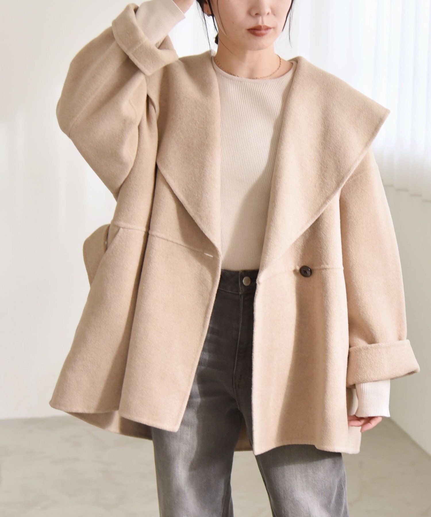 【シップス フォー ウィメン/SHIPS】のquaranciel リバー ケープ ショート コート 25AW インテリア・キッズ・メンズ・レディースファッション・服の通販 founy(ファニー) ファッション Fashion レディースファッション Fashion for Women アウター Coat / Outerwear Collection コート・ロングコート・ピーコート Long Coats, Peacoats & More ガウン Gown, Robe 軽量 Lightweight, Ultra Light ショート Short, Short Length デニム Denim, Jeans Material 人気 Popular, Best Seller バランス Balance, Style Balance フレア Flare, Flared ボックス Boxy, Box Shape ボトム Bottoms, Lower Wear ワイド Wide, Wide Fit おすすめ Recommended / Our Picks エレガント 上品 Elegant ビジネス 仕事 通勤 Business / Work / Commuting 2025年 2025 2025-2026秋冬・A/W Autumn/Winter 2025–26 AW25–26 ベージュ|ID: prp329100004704015 ipo3291000000034588333