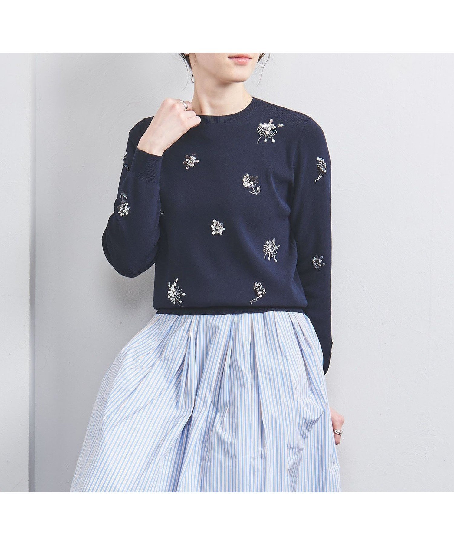 【ユナイテッドアローズ/UNITED ARROWS】のフラワー ビジュー ロングスリーブ ニット インテリア・キッズ・メンズ・レディースファッション・服の通販 founy(ファニー) 　ファッション　Fashion　レディースファッション　Fashion for Women　トップス・カットソー　Cut & Sew Tops　ニット　Knit Tops & Sweaters　カーディガン　Cardigan, Knitwear　コンパクト　Compact, Small Size　スリーブ　Sleeve, Long Sleeve / Short Sleeve　デニム　Denim, Jeans Material　ビジュー　Bijou, Jewel-like Accent　フラワー　Flower, Floral　ベーシック　Basic, Essential　モチーフ　Motif, Design Theme　ロング　Long, Long-Length　アウトレット　Outlet / Clearance　エレガント 上品　Elegant　NAVY|ID: prp329100004704260 ipo3291000000034099189