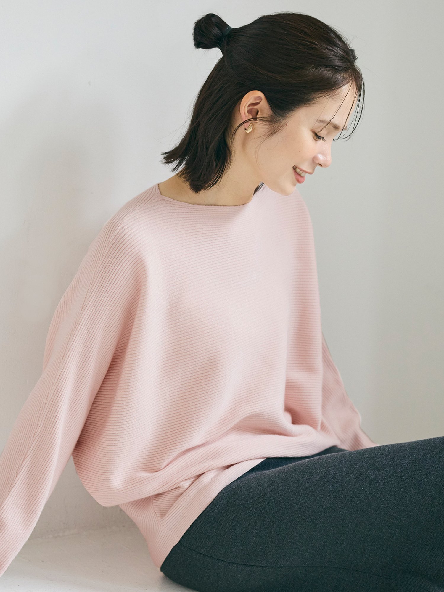 【コカ/COCA】のしっとりやわらかシンプルボートネックニットトップス インテリア・キッズ・メンズ・レディースファッション・服の通販 founy(ファニー) 　ファッション　Fashion　レディースファッション　Fashion for Women　トップス・カットソー　Cut & Sew Tops　ニット　Knit Tops & Sweaters　長袖　Long Sleeve, Full Sleeve　ベーシック　Basic, Essential　ポケット　Pocket, Pocket Detail　ロング　Long, Long-Length　おすすめ　Recommended / Our Picks　エレガント 上品　Elegant　2025年　2025　2025-2026秋冬・A/W　Autumn/Winter 2025–26 AW25–26　Pink|ID: prp329100004704519 ipo3291000000033973112