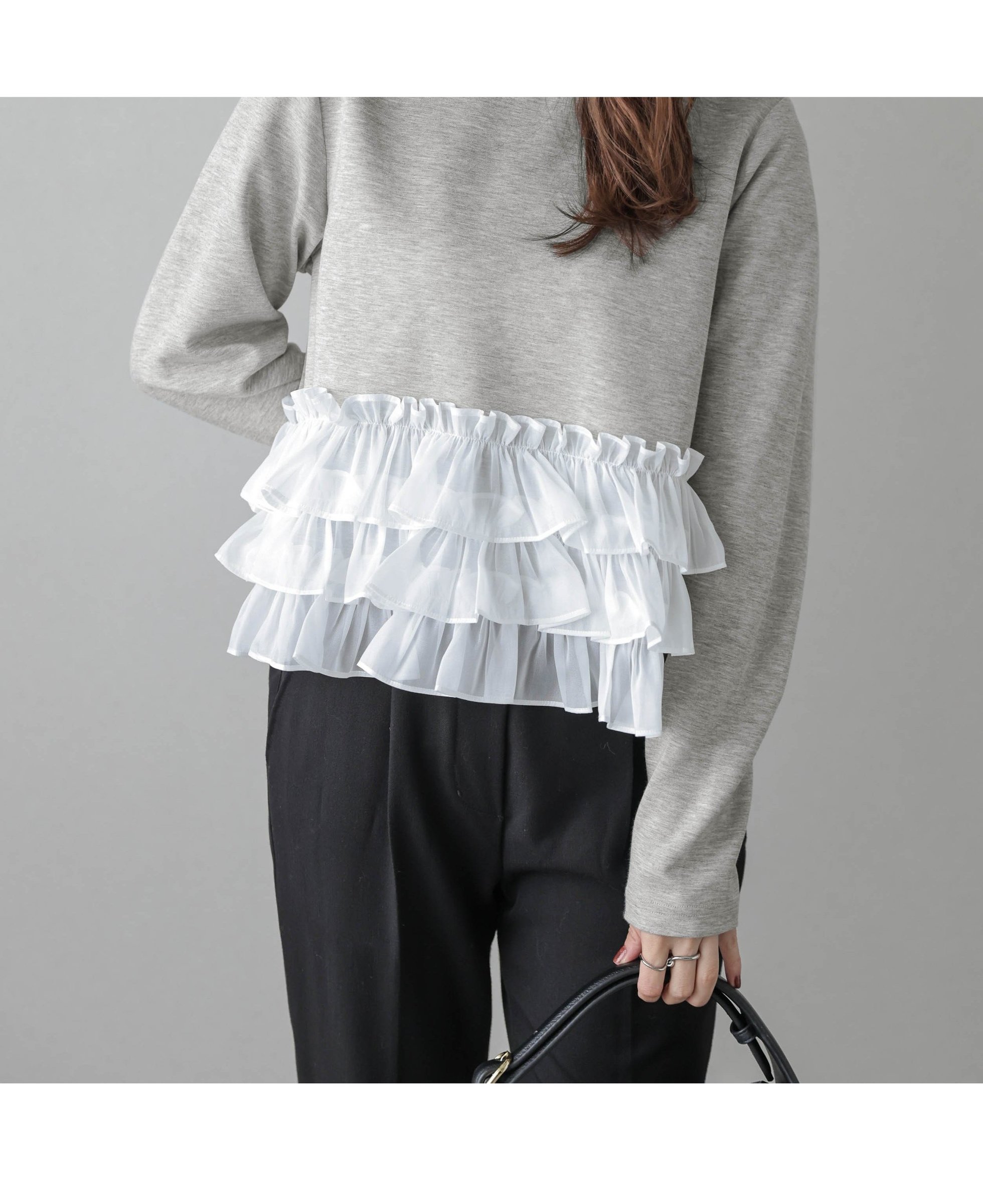 【ラジュール/Lajour】のティアードフリルヘムトップス インテリア・キッズ・メンズ・レディースファッション・服の通販 founy(ファニー)  ファッション Fashion レディースファッション Fashion for Women トップス・カットソー Cut & Sew Tops 2025年 2025 2025-2026秋冬・A/W Autumn/Winter 2025–26 AW25–26 なめらか Smooth, Silky Texture カットソー Cut and Sewn Top コンパクト Compact, Small Size シアー Sheer, See-Through ショート Short, Short Length シンプル Simple, Minimal ティアード Tiered, Tiered Style フェミニン Feminine, Girly フリル Frill, Ruffle エレガント 上品 Elegant 長袖 Long Sleeve, Full Sleeve グレー|ID: prp329100004704941 ipo3291000000034450501