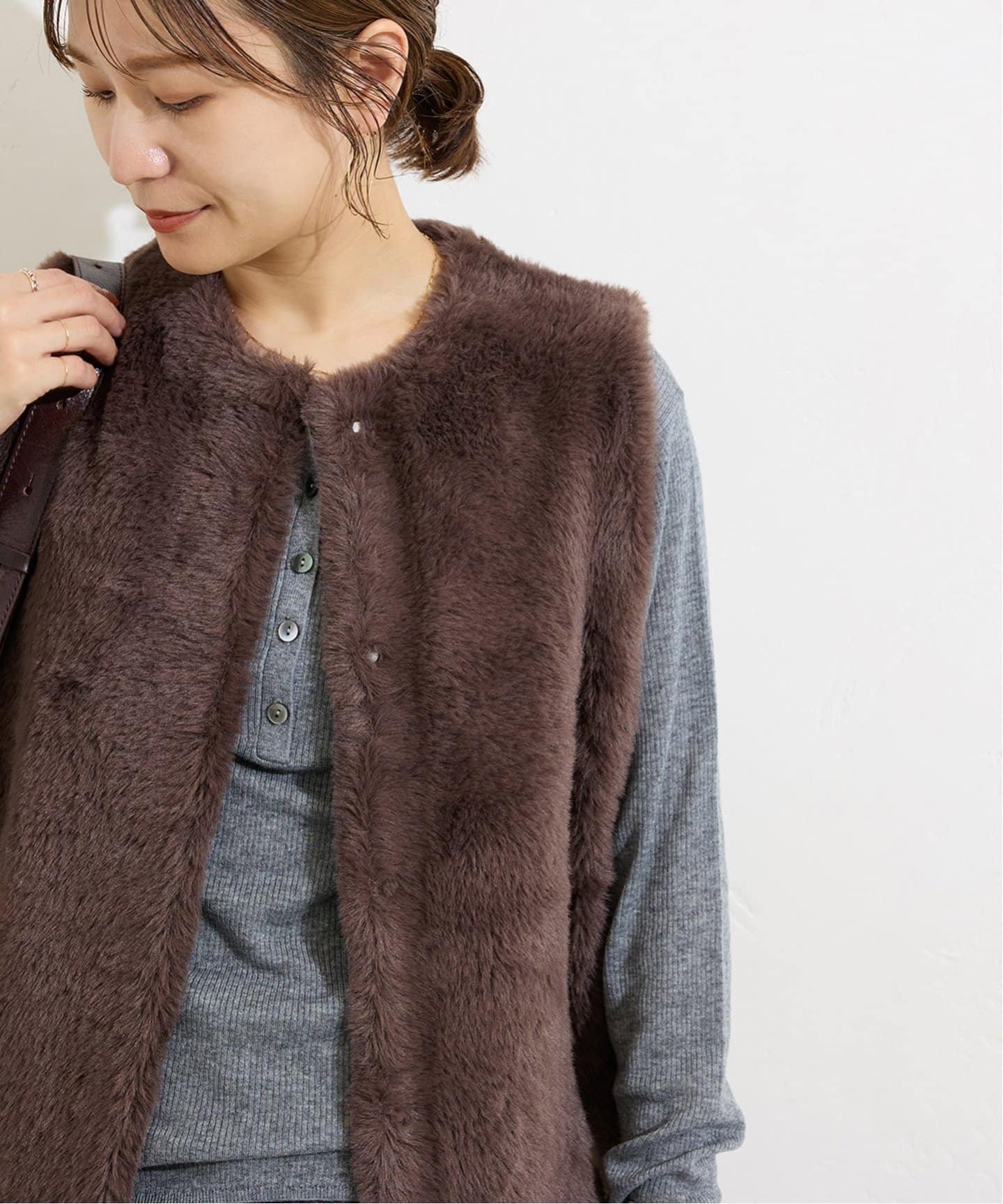 【ジャーナルスタンダード/JOURNAL STANDARD】の《追加》ダブルフェイスフェザークルーネックベスト インテリア・キッズ・メンズ・レディースファッション・服の通販 founy(ファニー) 　ファッション　Fashion　レディースファッション　Fashion for Women　アウター　Coat / Outerwear Collection　トップス・カットソー　Cut & Sew Tops　ベスト&ジレ / 重ね着スタイル　Vests & Gilets　2025年　2025　2025-2026秋冬・A/W　Autumn/Winter 2025–26 AW25–26　カットソー　Cut and Sewn Top　ダブル　Double, Double-Breasted　ドット　Polka Dot, Dot Pattern　フェイス　Face, Facial Design　フェザー　Feather, Feather Detail　フェザーヤーン　Feather Yarn, Fluffy Yarn　フロント　Front, Front Design　ベスト　Vest, Waistcoat　ボトム　Bottoms, Lower Wear　冬　Winter / This Winter　秋　Autumn　ブラウン|ID: prp329100004704989 ipo3291000000033976900
