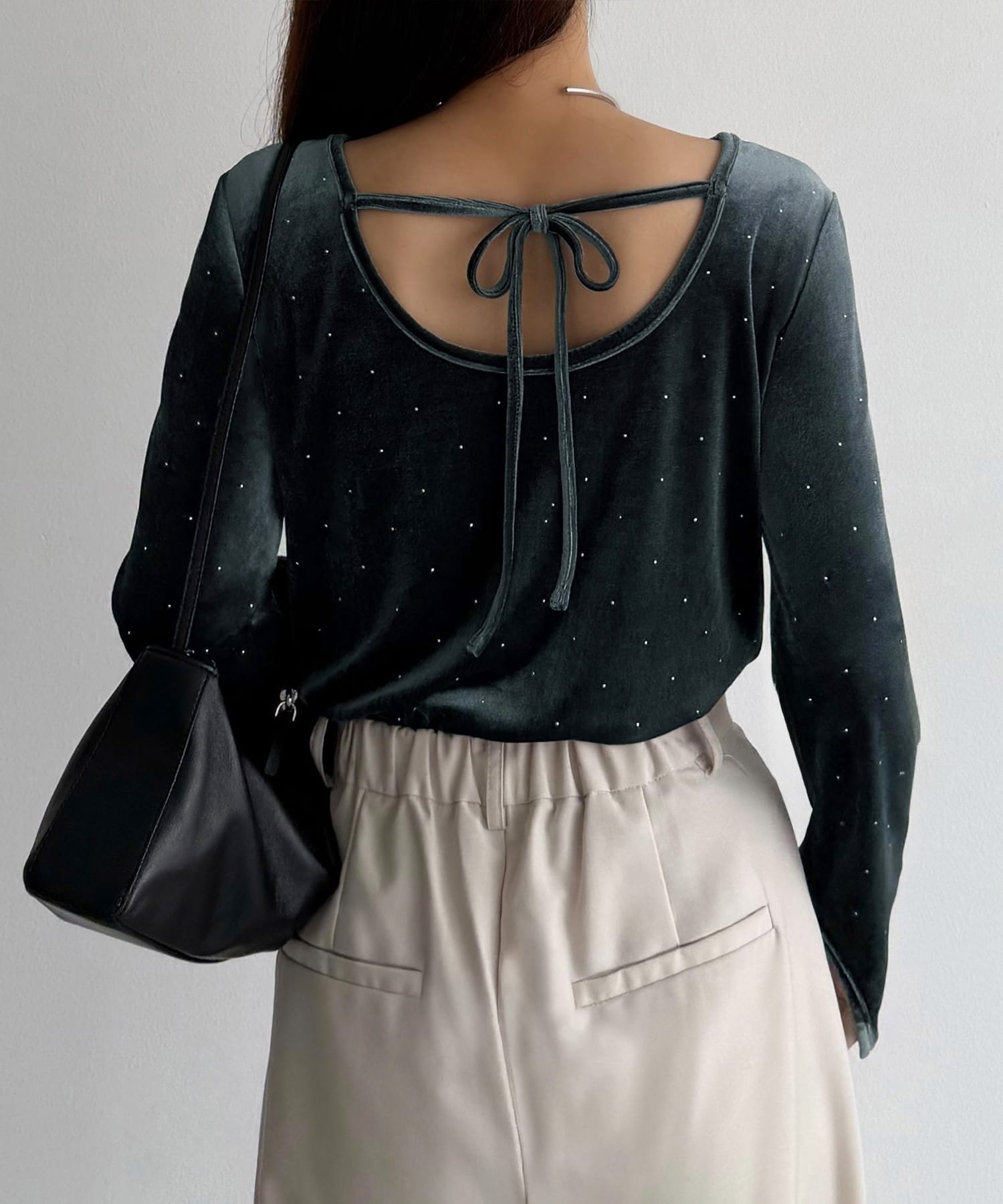 【ジュノア/JUNOAH】のcallautia バックオープンストーンベロアカットソー インテリア・キッズ・メンズ・レディースファッション・服の通販 founy(ファニー) 　ファッション　Fashion　レディースファッション　Fashion for Women　トップス・カットソー　Cut & Sew Tops　カットソー・ベーシックTシャツ　Cut-and-Sewn Tops / Stretch Tees & Basics　ベロアトップス　Velour Tops / Velvet-Look Items　チャコール|ID: prp329100004705004 ipo3291000000033977077