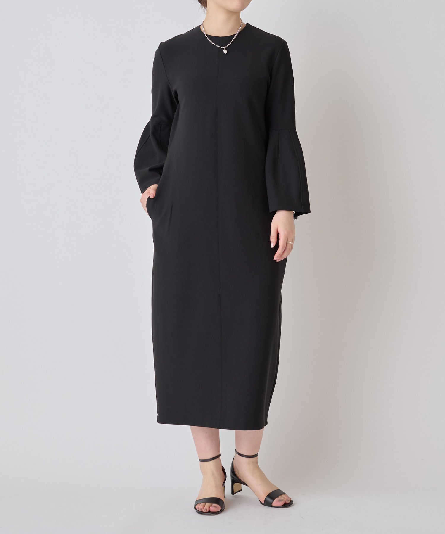 【ビアズリー/BEARDSLEY】のベルスリーブワンピース インテリア・キッズ・メンズ・レディースファッション・服の通販 founy(ファニー) 　ファッション　Fashion　レディースファッション　Fashion for Women　ワンピース　Dresses　アクセサリー　Fashion Accessories　スリット　Slit, Slit Detail　スリーブ　Sleeve, Long Sleeve / Short Sleeve　フィット　Fit, Slim Fit　フォルム　Silhouette, Form　プリント　Print, Printed Pattern　ポケット　Pocket, Pocket Detail　レース　Lace, Lace Fabric　楽ちん　Easy Fit, Comfortable　再入荷　Restock / Back in Stock　エレガント 上品　Elegant　ビジネス 仕事 通勤　Business / Work / Commuting　ブラック|ID: prp329100004705171 ipo3291000000033979383