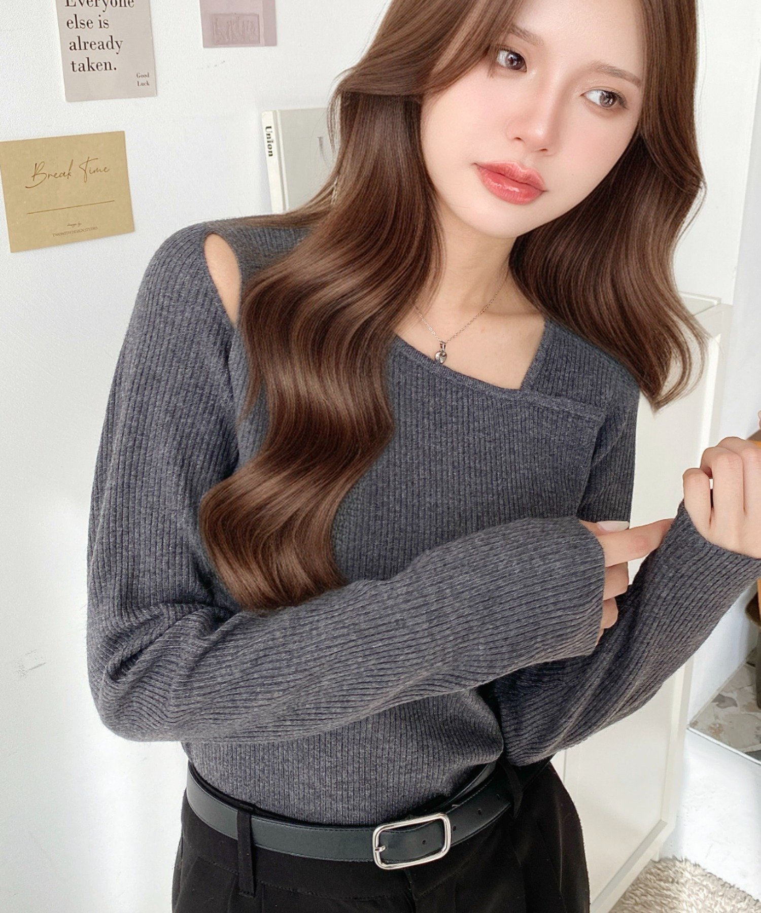 【モーメントプラス/moment+ / MEN】の12Gショルダースリットアシンメトリーネックリブニットプルオーバー インテリア・キッズ・メンズ・レディースファッション・服の通販 founy(ファニー) ファッション Fashion メンズファッション Fashion for Men トップス・カットソー Cut & Sew Tops ニット・セーター / 定番トップス Knit Tops & Sweaters アシンメトリー Asymmetrical Style 軽量 Lightweight, Ultra Light ショルダー Shoulder, Shoulder Strap ショート Short, Short Length スラックス Slacks, Dress Pants スリット Slit, Slit Detail タートルネック Turtleneck, High Neck デニム Denim, Jeans Material トレンド Trend, Trending Now 定番 Standard, Basic Item フレア Flare, Flared ベーシック Basic, Essential リブニット Rib Knit, Ribbed Knit 再入荷 Restock / Back in Stock プチプライス・低価格 Affordable / Budget Price おすすめ Recommended / Our Picks エレガント 上品 Elegant チャコールグレー|ID: prp329100004705378 ipo3291000000034465174