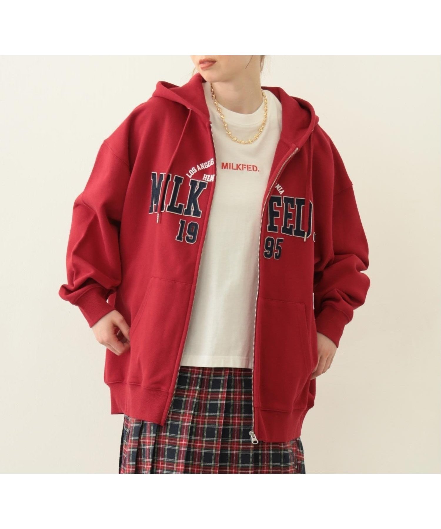 【ミルクフェド/MILKFED.】のCOLLEGE PATCH ZIP UP HOODIE MILKFED. インテリア・キッズ・メンズ・レディースファッション・服の通販 founy(ファニー) 　ファッション　Fashion　レディースファッション　Fashion for Women　おすすめ　Recommended / Our Picks　ガーリー　Girly, Feminine Style　チェック　Check, Plaid, Tartan　パーカー　Hoodie, Parka　フェルト　Felt, Felt Fabric　フリル　Frill, Ruffle　フロント　Front, Front Design　リラックス　Relax, Relaxed Fit　ロング　Long, Long-Length　RED|ID: prp329100004706030 ipo3291000000034043293