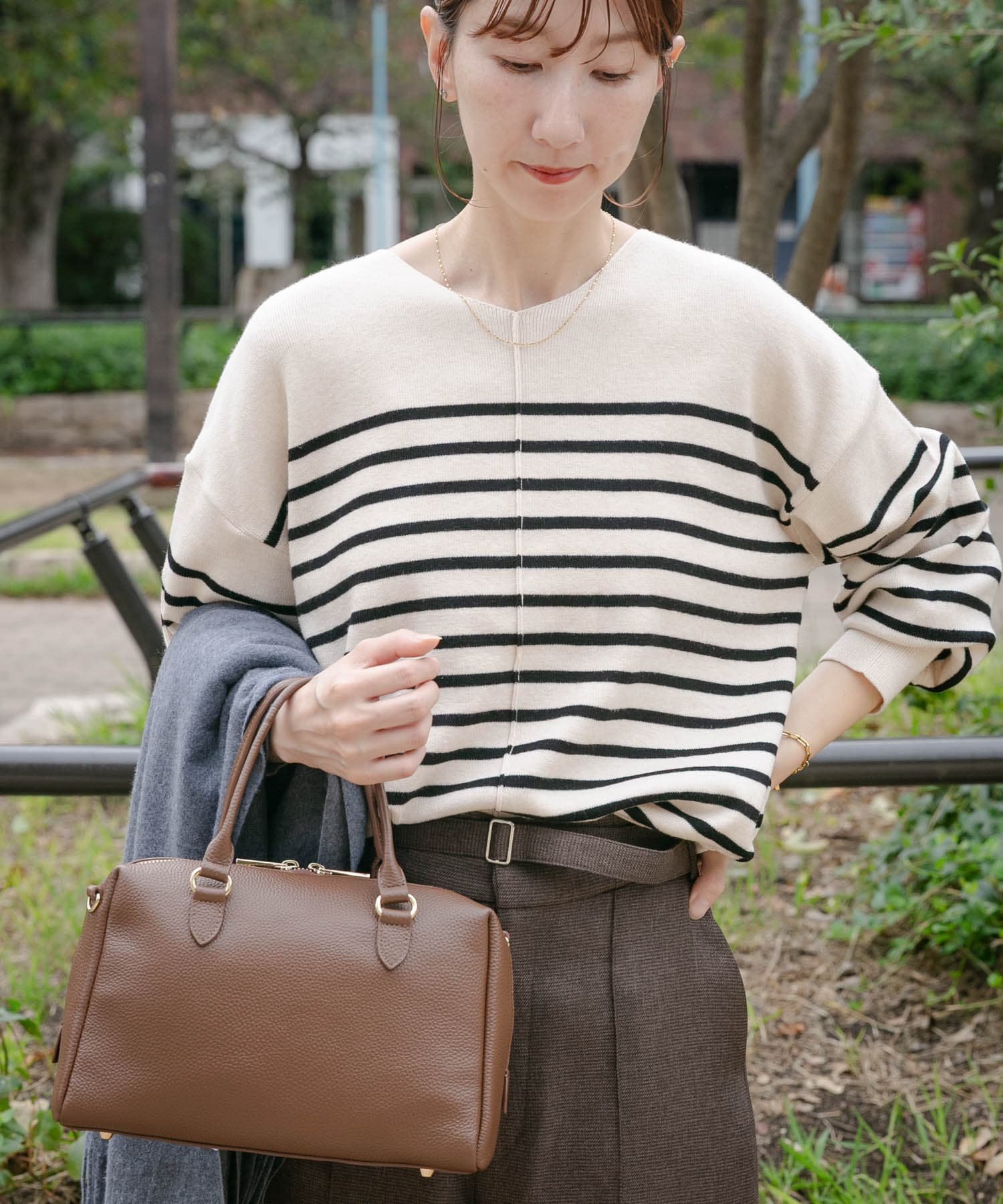 【アイテムズアーバンリサーチ/ITEMS URBAN RESEARCH】の『洗濯可』アウトリンキングVネックニット インテリア・キッズ・メンズ・レディースファッション・服の通販 founy(ファニー) 　ファッション　Fashion　レディースファッション　Fashion for Women　トップス・カットソー　Cut & Sew Tops　ニット　Knit Tops & Sweaters　Vネックトップス　V-Neck Tops / V-Cut Neckline Shirts　2025年　2025　2025-2026秋冬・A/W　Autumn/Winter 2025–26 AW25–26　冬　Winter / This Winter　ベーシック　Basic, Essential　ボーダー　Border, Stripe　エレガント 上品　Elegant　人気　Popular, Best Seller　今季　This Season, Current Season　定番　Standard, Basic Item　無地　Plain, Solid Color　A/W・秋冬　Autumn/Winter　BORDER|ID: prp329100004706074 ipo3291000000036070278