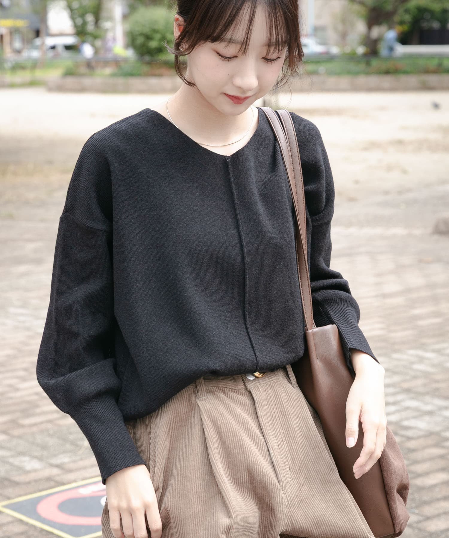 【アイテムズアーバンリサーチ/ITEMS URBAN RESEARCH】の『洗濯可』アウトリンキングVネックニット インテリア・キッズ・メンズ・レディースファッション・服の通販 founy(ファニー) 　ファッション　Fashion　レディースファッション　Fashion for Women　トップス・カットソー　Cut & Sew Tops　ニット　Knit Tops & Sweaters　Vネックトップス　V-Neck Tops / V-Cut Neckline Shirts　2025年　2025　2025-2026秋冬・A/W　Autumn/Winter 2025–26 AW25–26　冬　Winter / This Winter　ベーシック　Basic, Essential　ボーダー　Border, Stripe　エレガント 上品　Elegant　人気　Popular, Best Seller　今季　This Season, Current Season　定番　Standard, Basic Item　無地　Plain, Solid Color　A/W・秋冬　Autumn/Winter　BLK|ID: prp329100004706074 ipo3291000000036070286